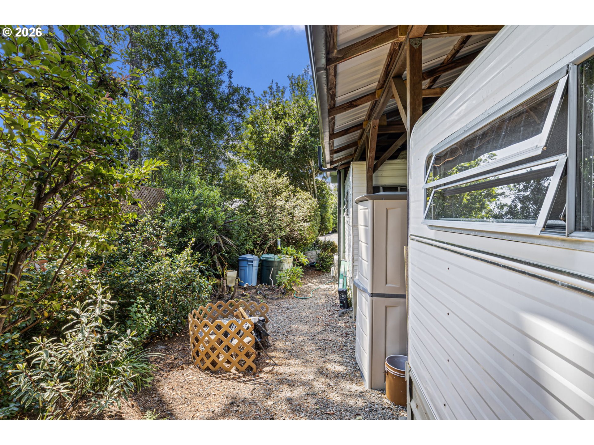 252 Outer Dr Property Photo 35