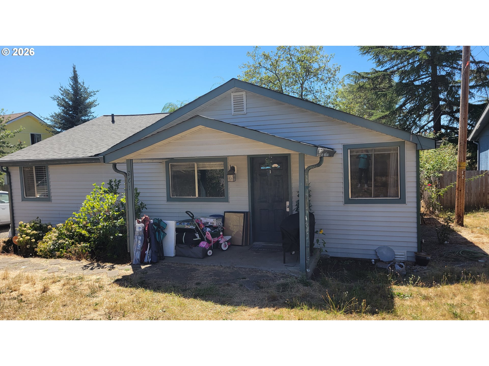 261 SE DARRELL AVE Property Photo 1