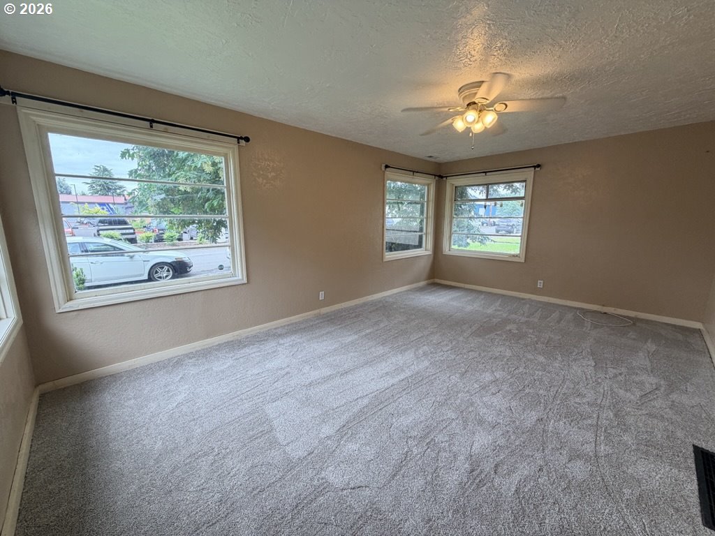 307 Sherman St Property Photo 6