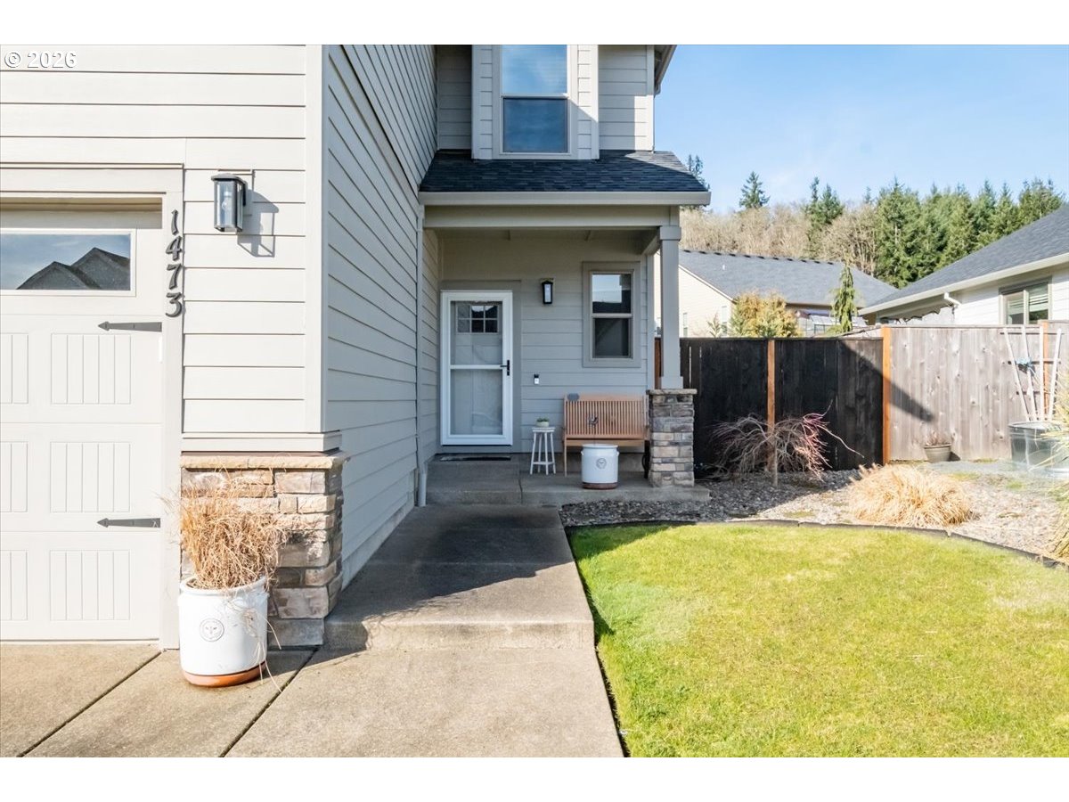1473 Meadow Ave Property Photo 2