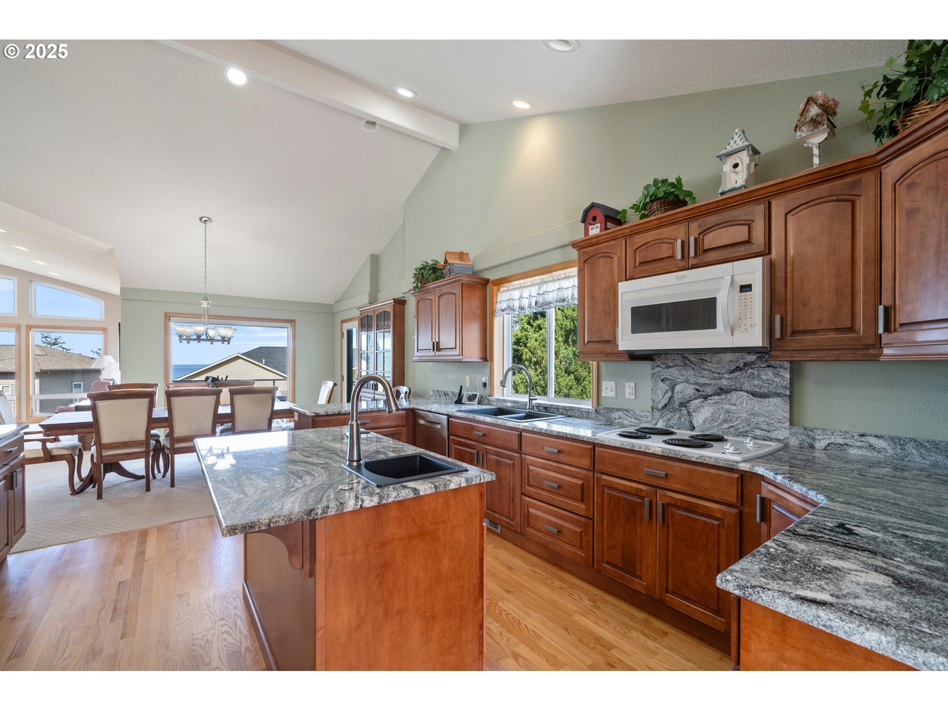 900 Bearberry Ln Property Photo 6