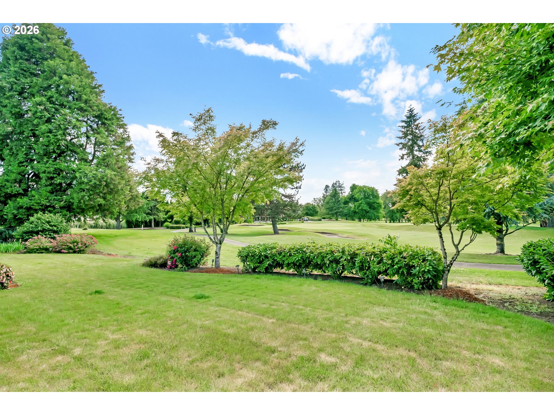 1922 Springhill Dr Property Photo 3