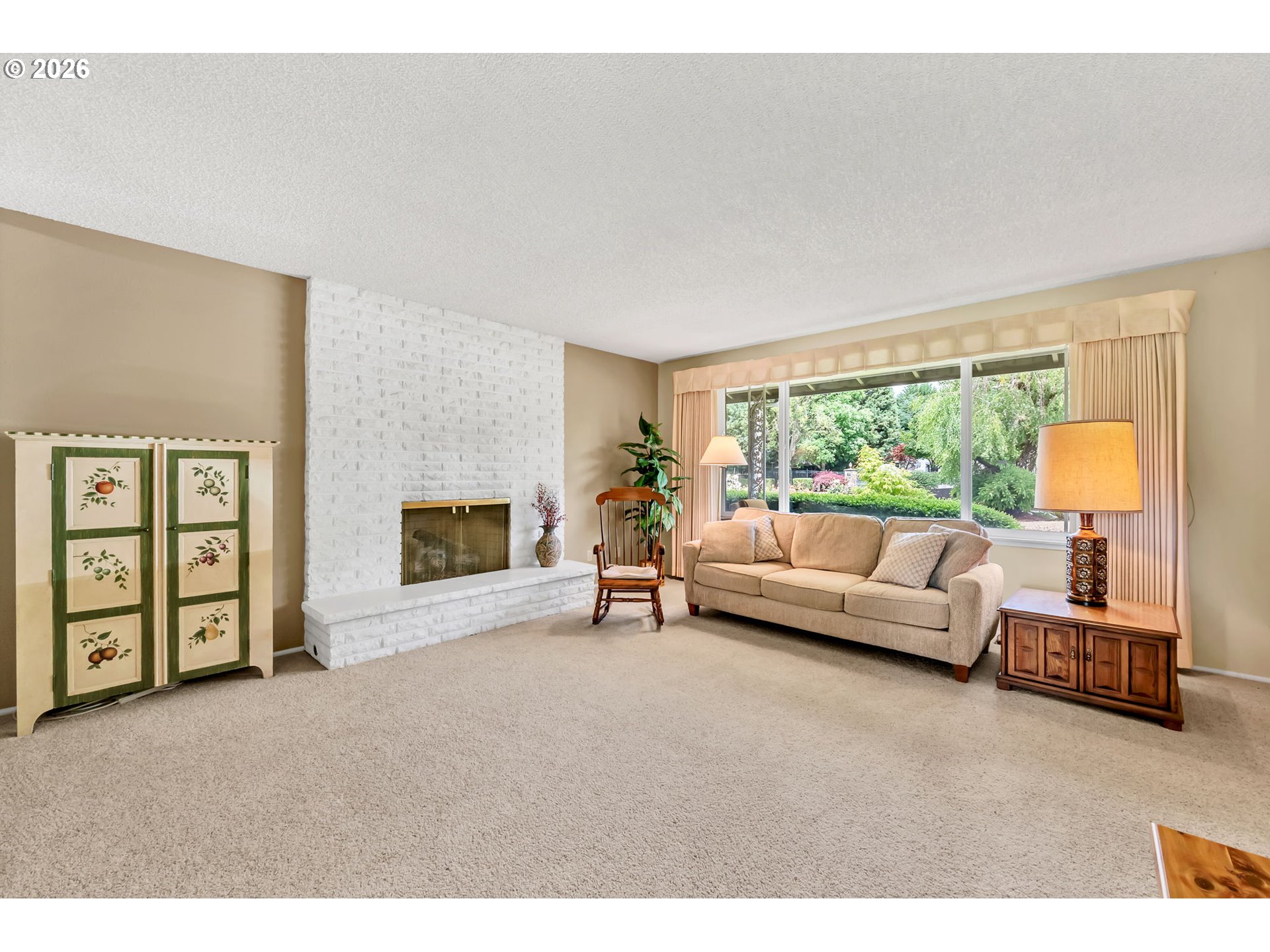 1922 Springhill Dr Property Photo 4
