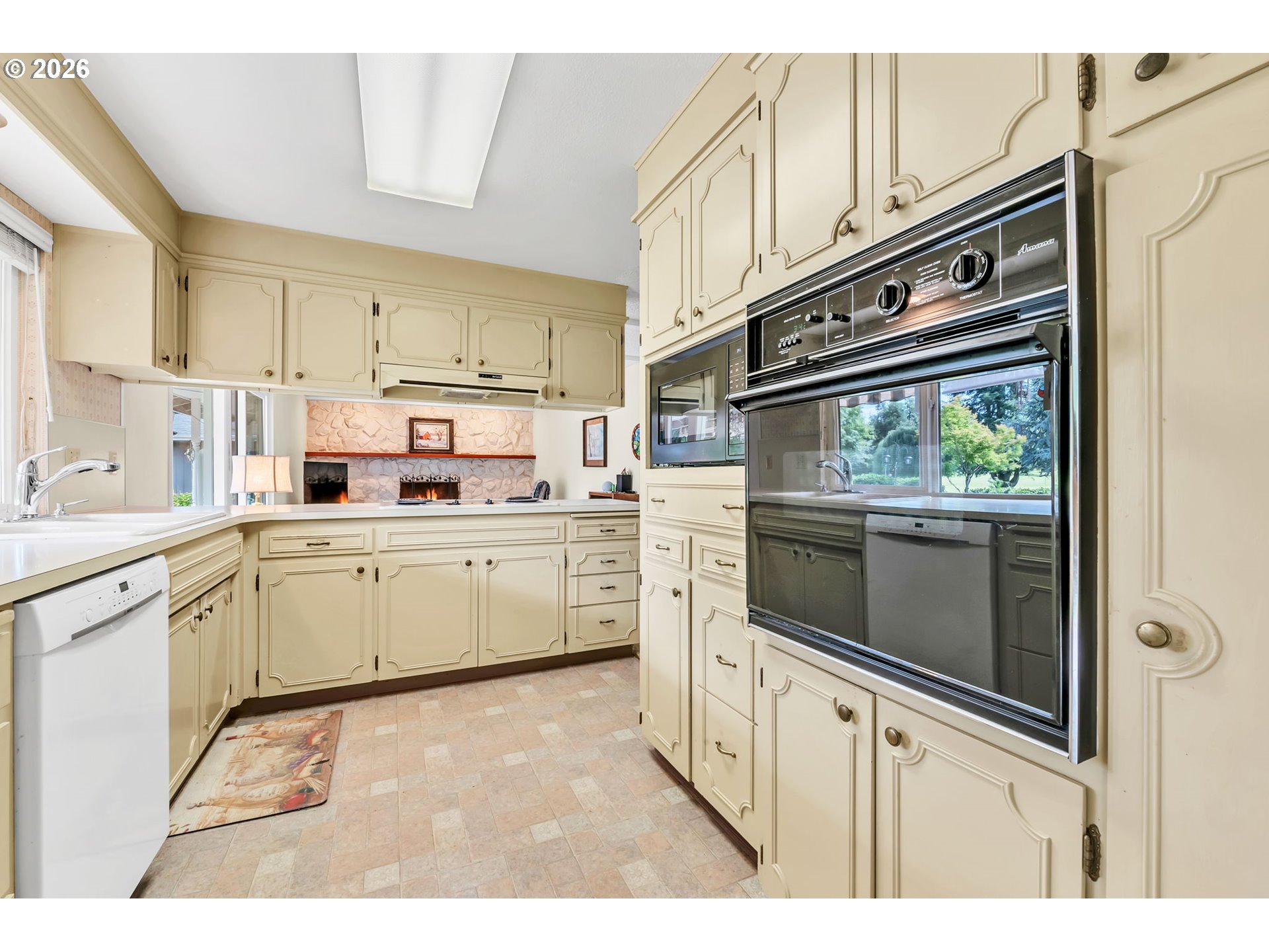1922 Springhill Dr Property Photo 8