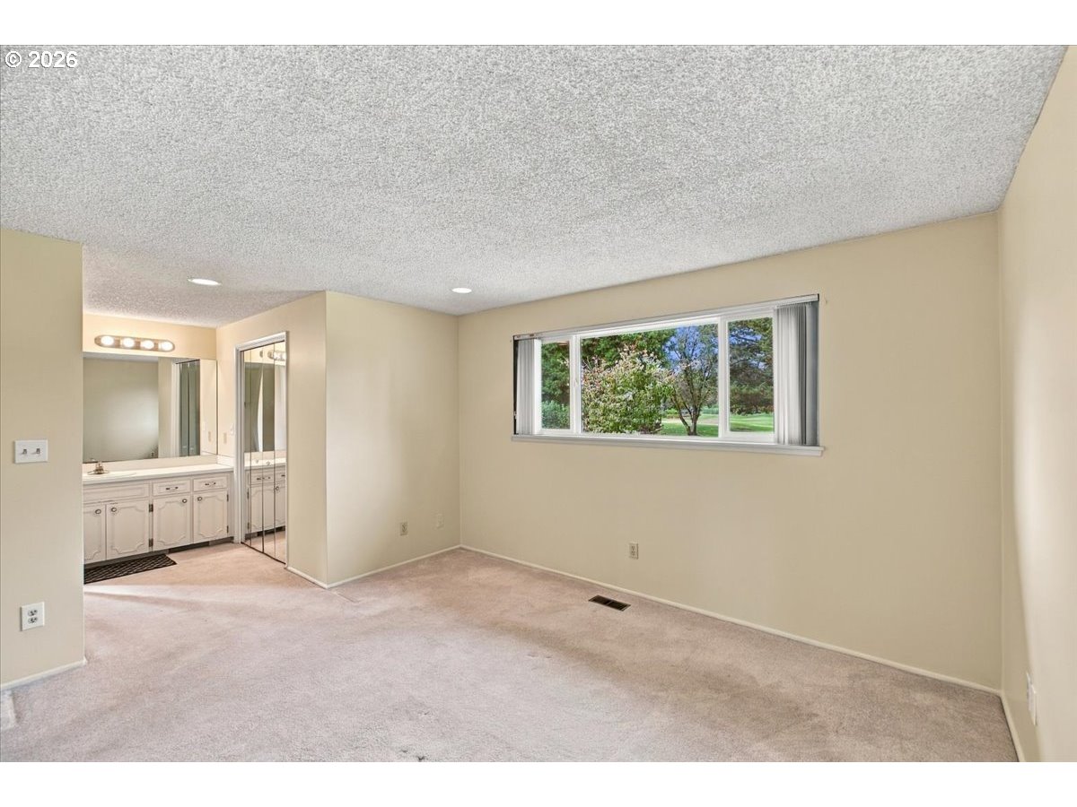 1922 Springhill Dr Property Photo 15