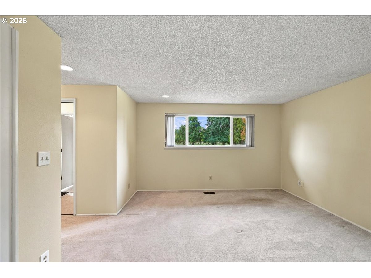 1922 Springhill Dr Property Photo 16