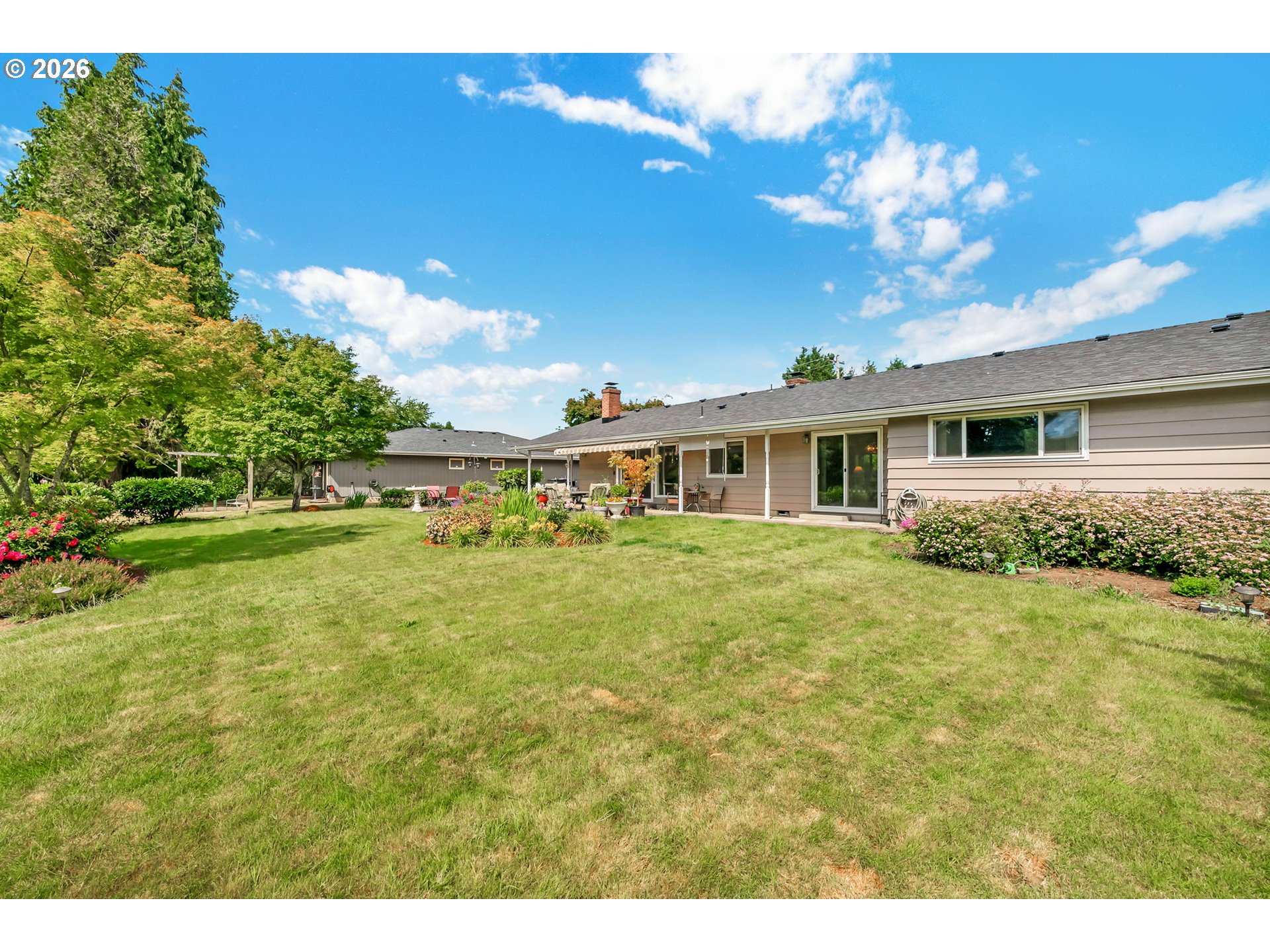 1922 Springhill Dr Property Photo 28