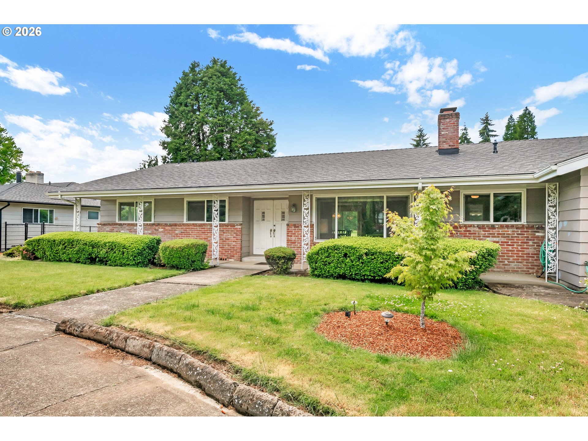 1922 Springhill Dr Property Photo 32