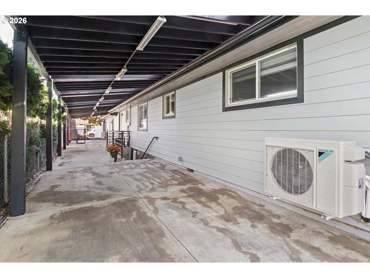 1123 Jays Dr Property Photo 42