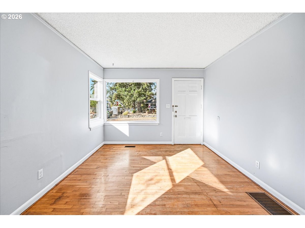 7404 Ne Hassalo St Property Photo 4