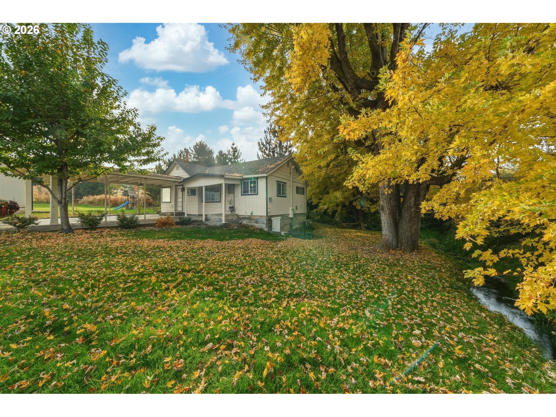 85183 Highway 11 Property Photo 2