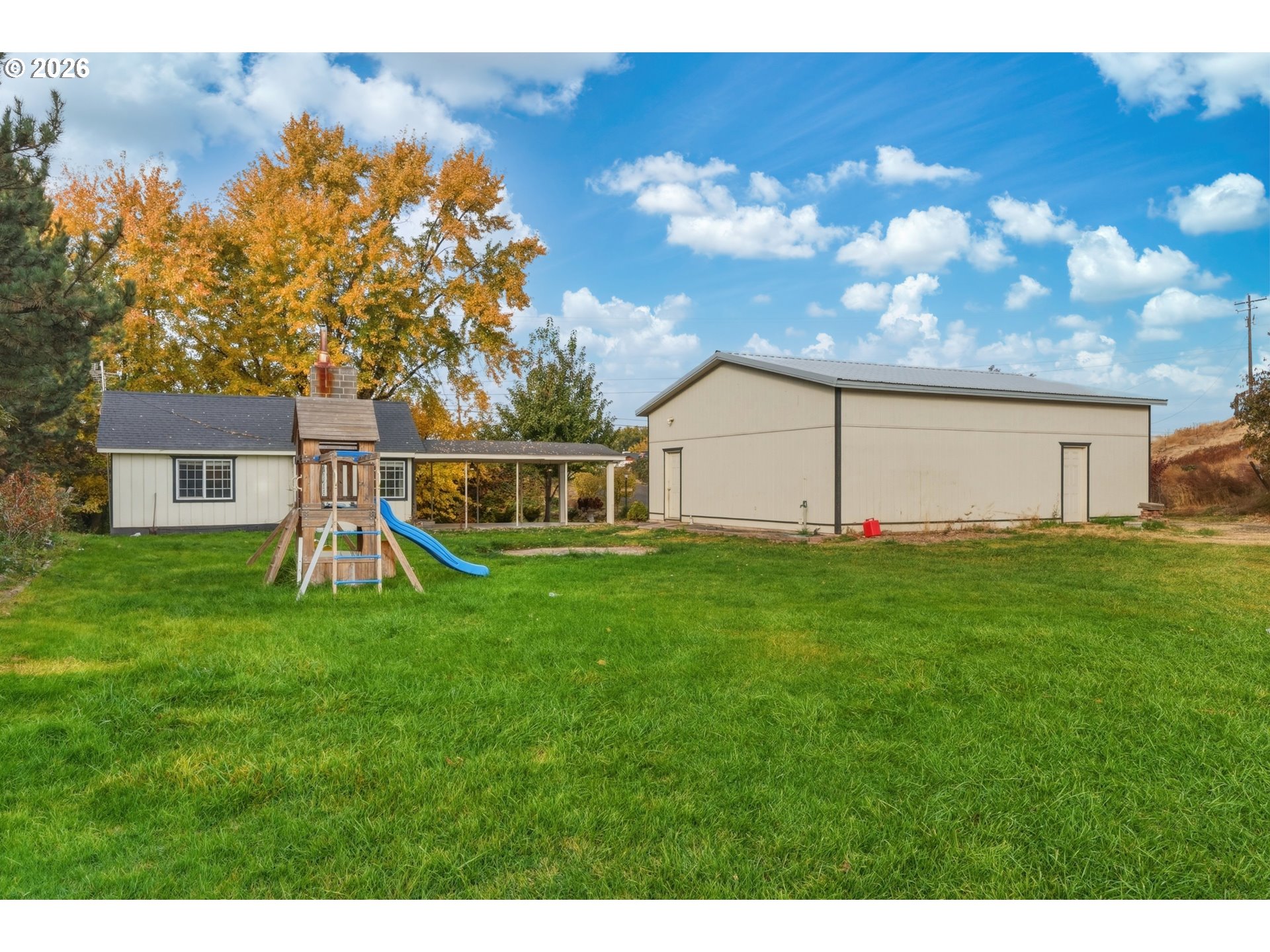85183 Highway 11 Property Photo 4