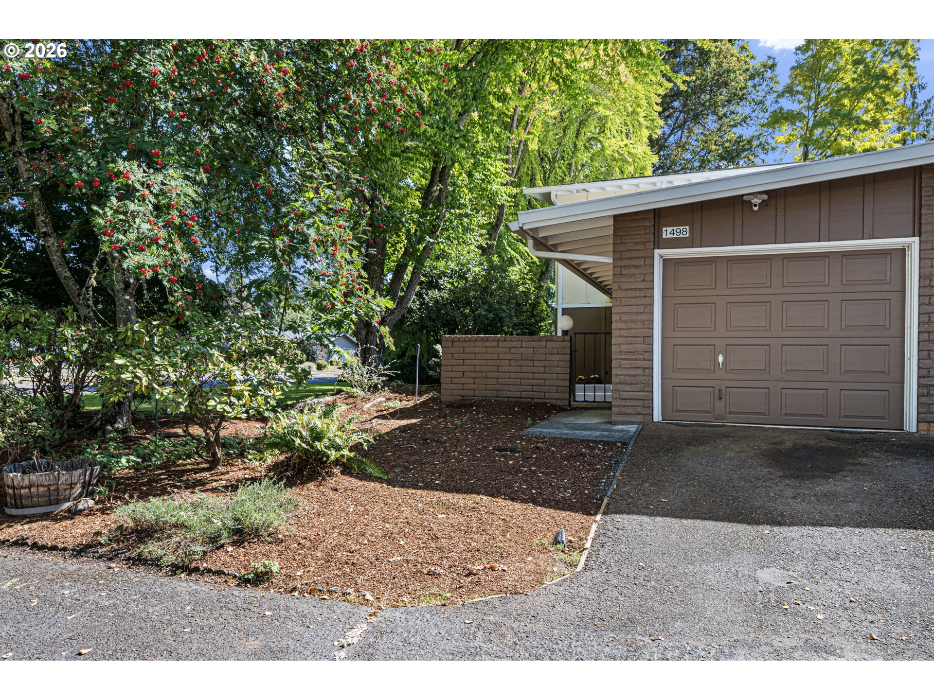 1498 Quaker St Property Photo 1