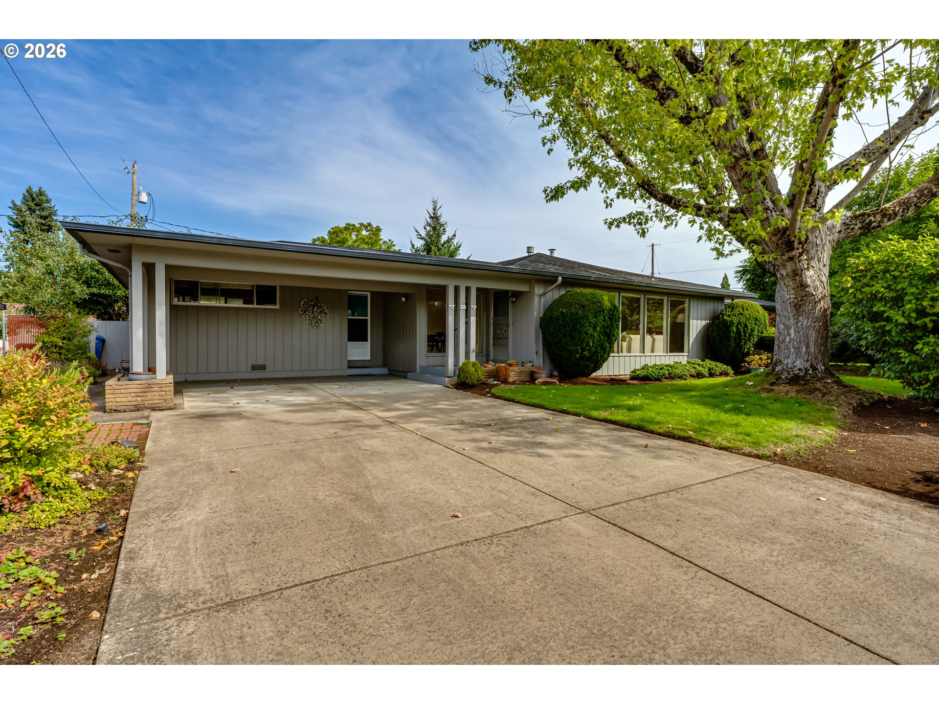 727 Elm Dr Property Photo 1