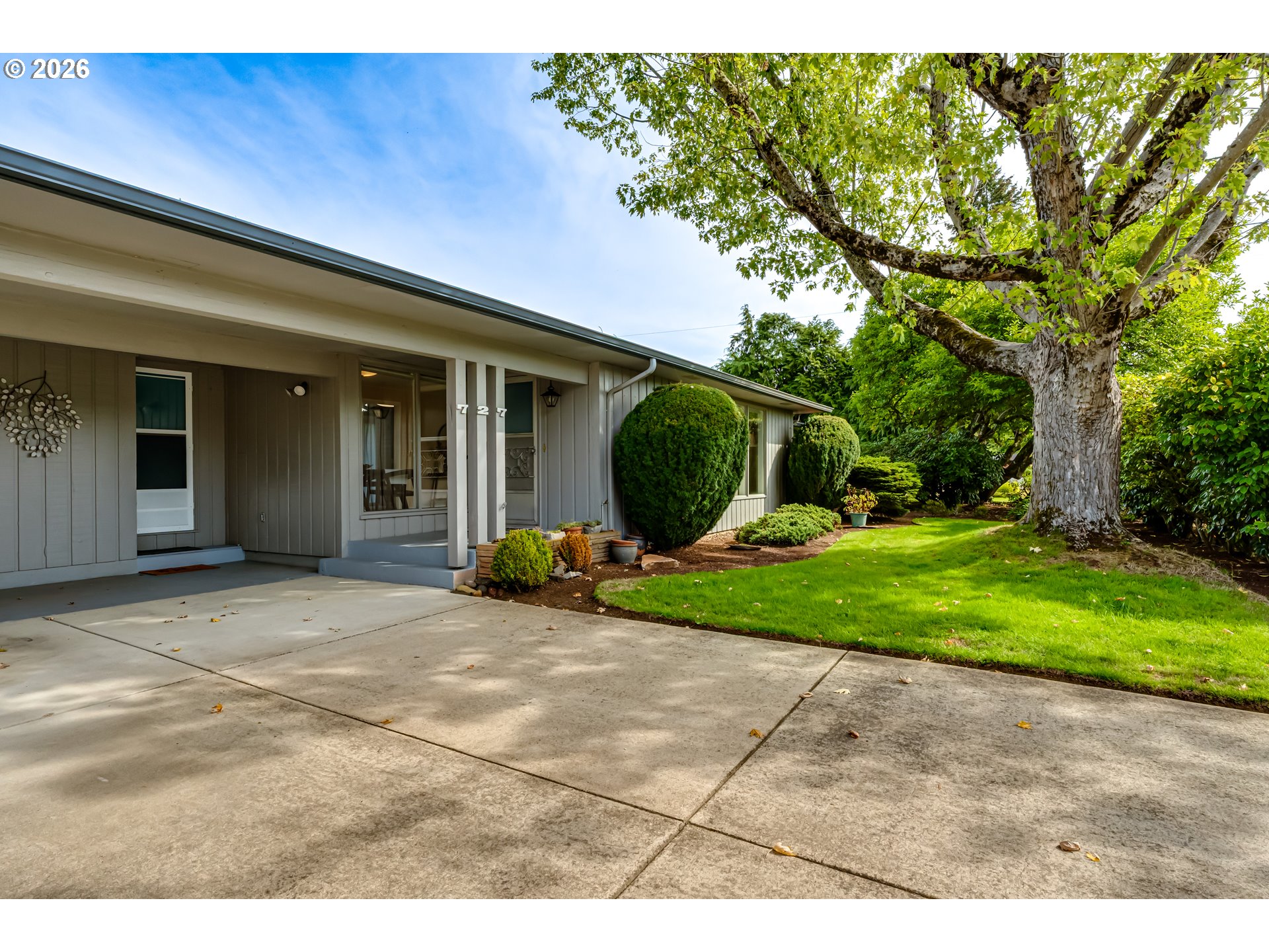 727 Elm Dr Property Photo 3