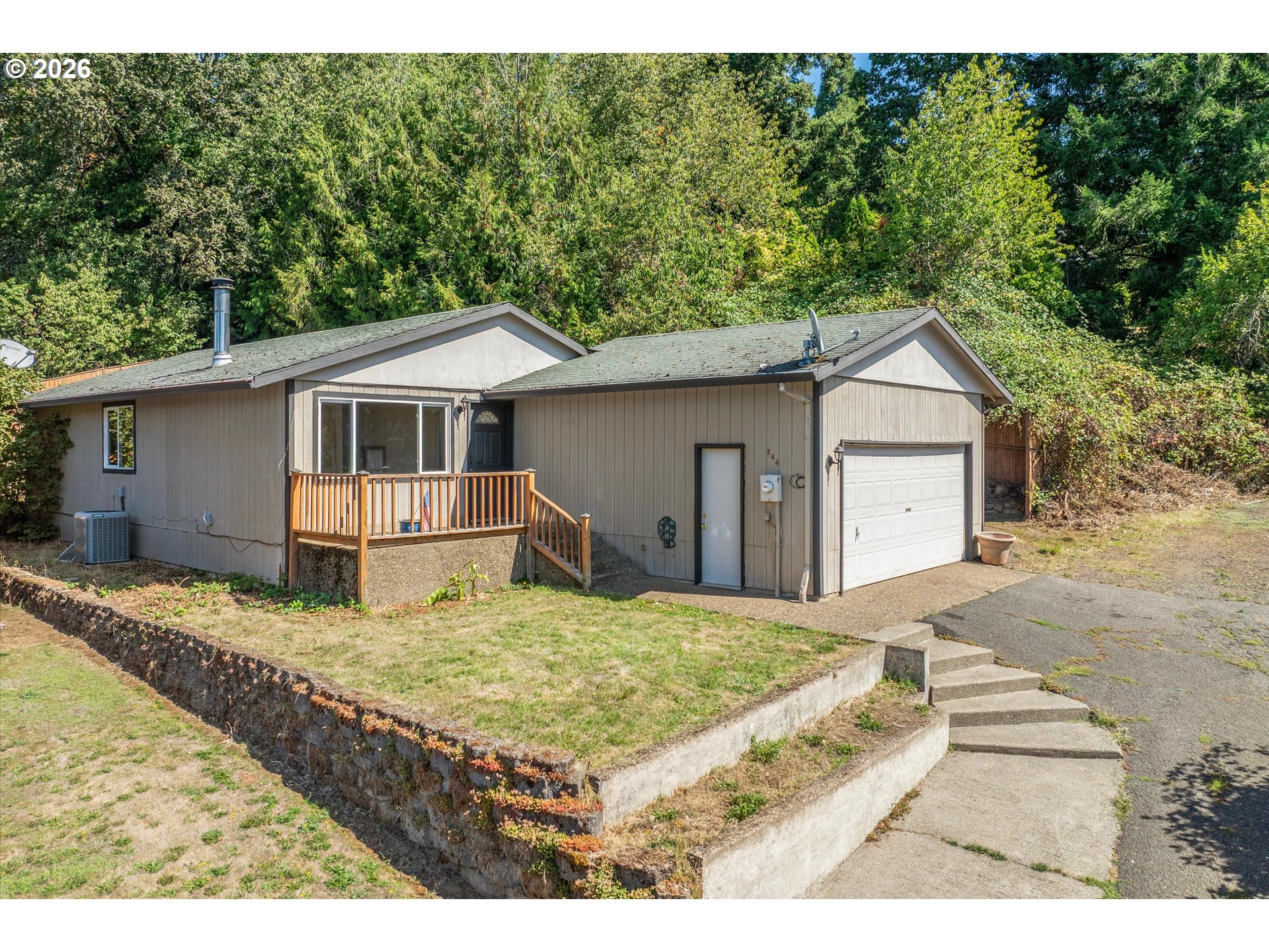 344 Se Shafford St Property Photo 1