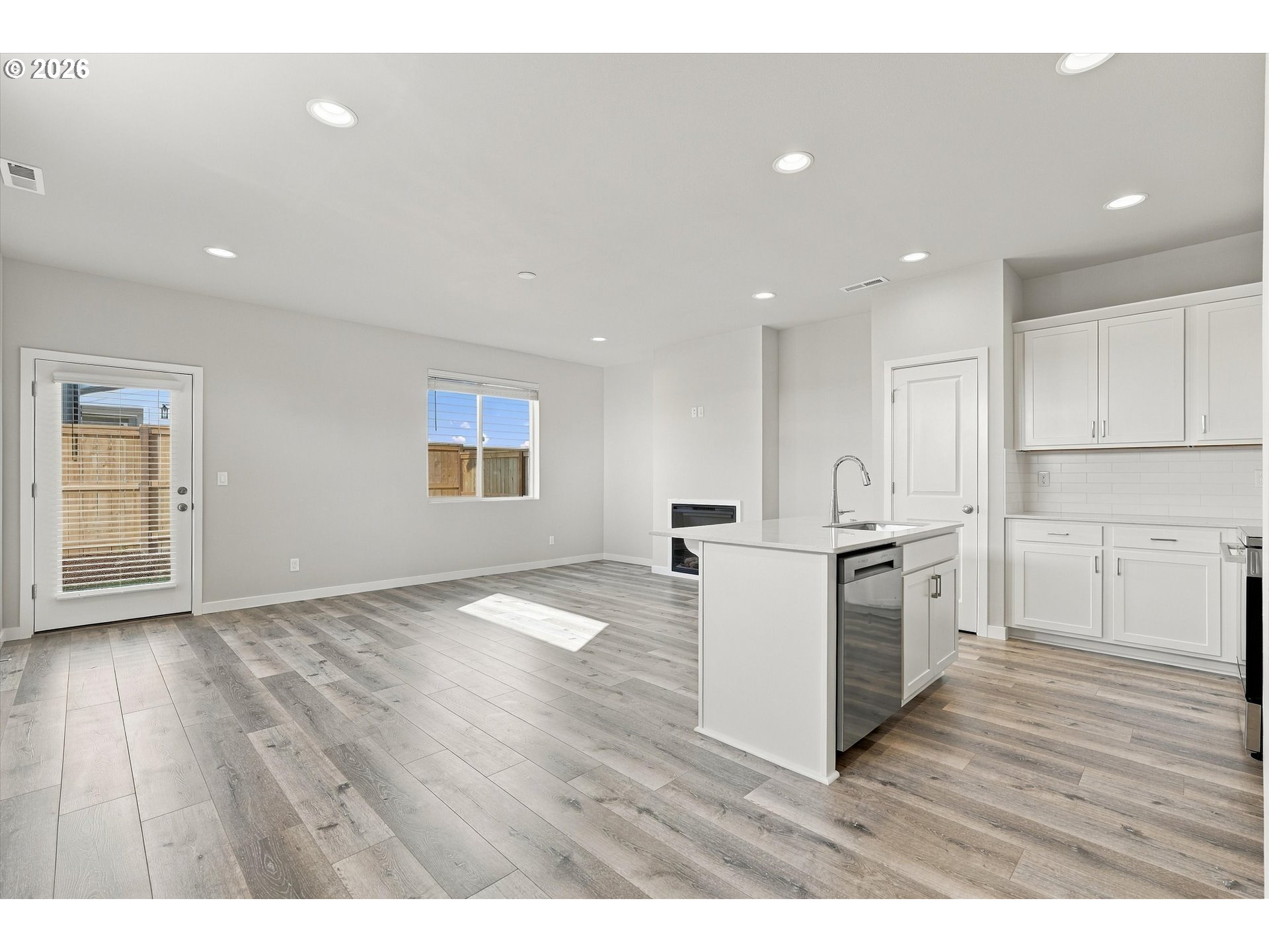 688 5th Property Photo 7