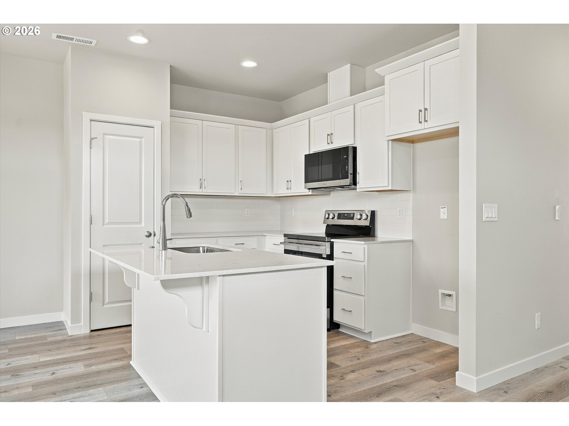 688 5th Property Photo 8