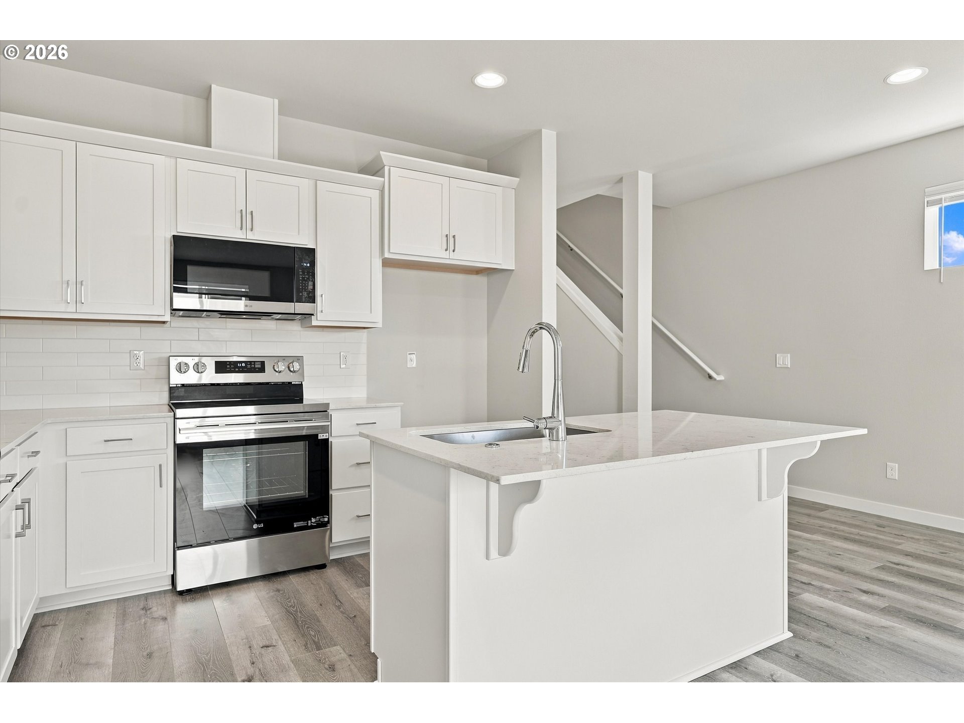 688 5th Property Photo 9