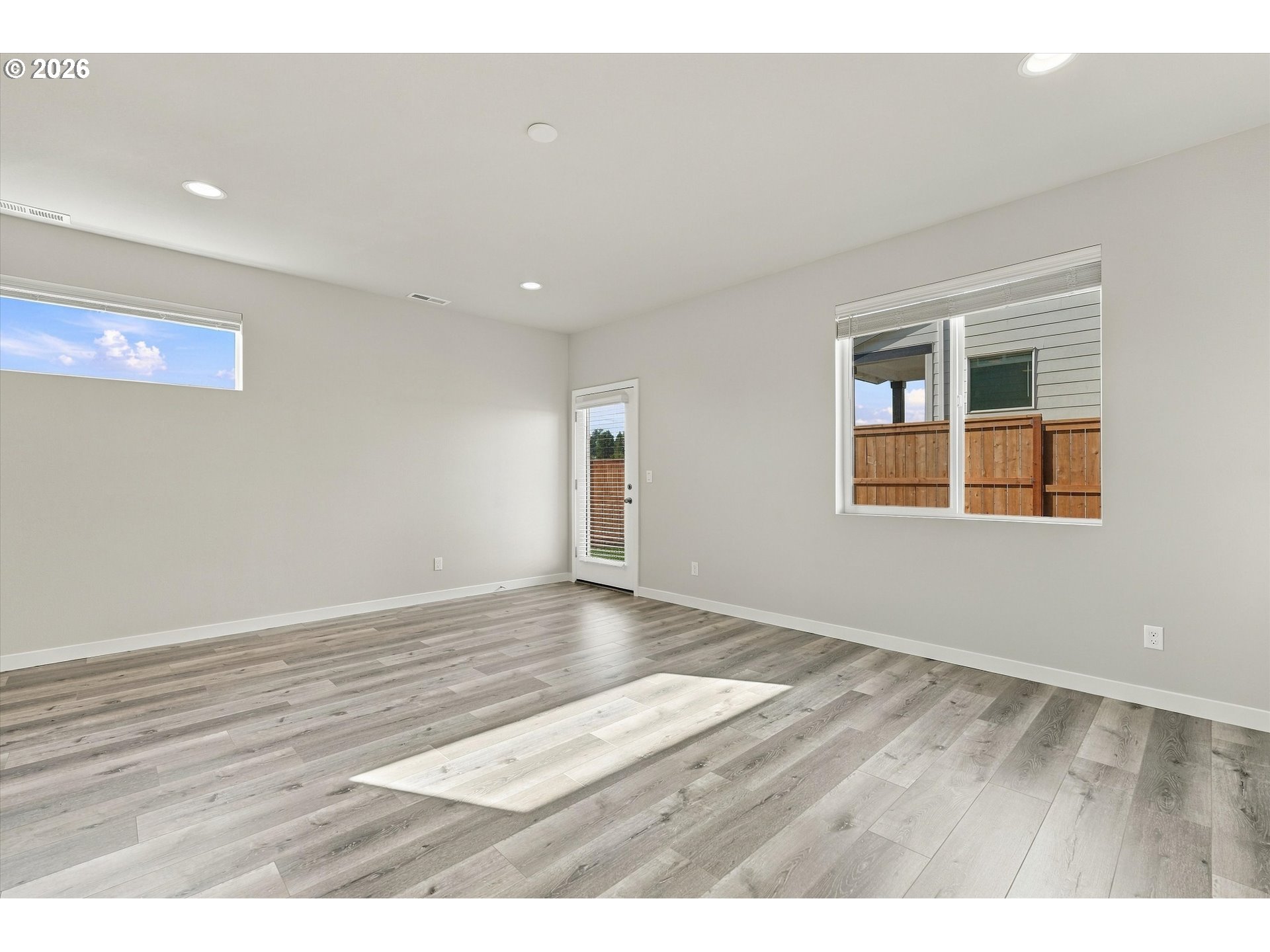 688 5th Property Photo 12