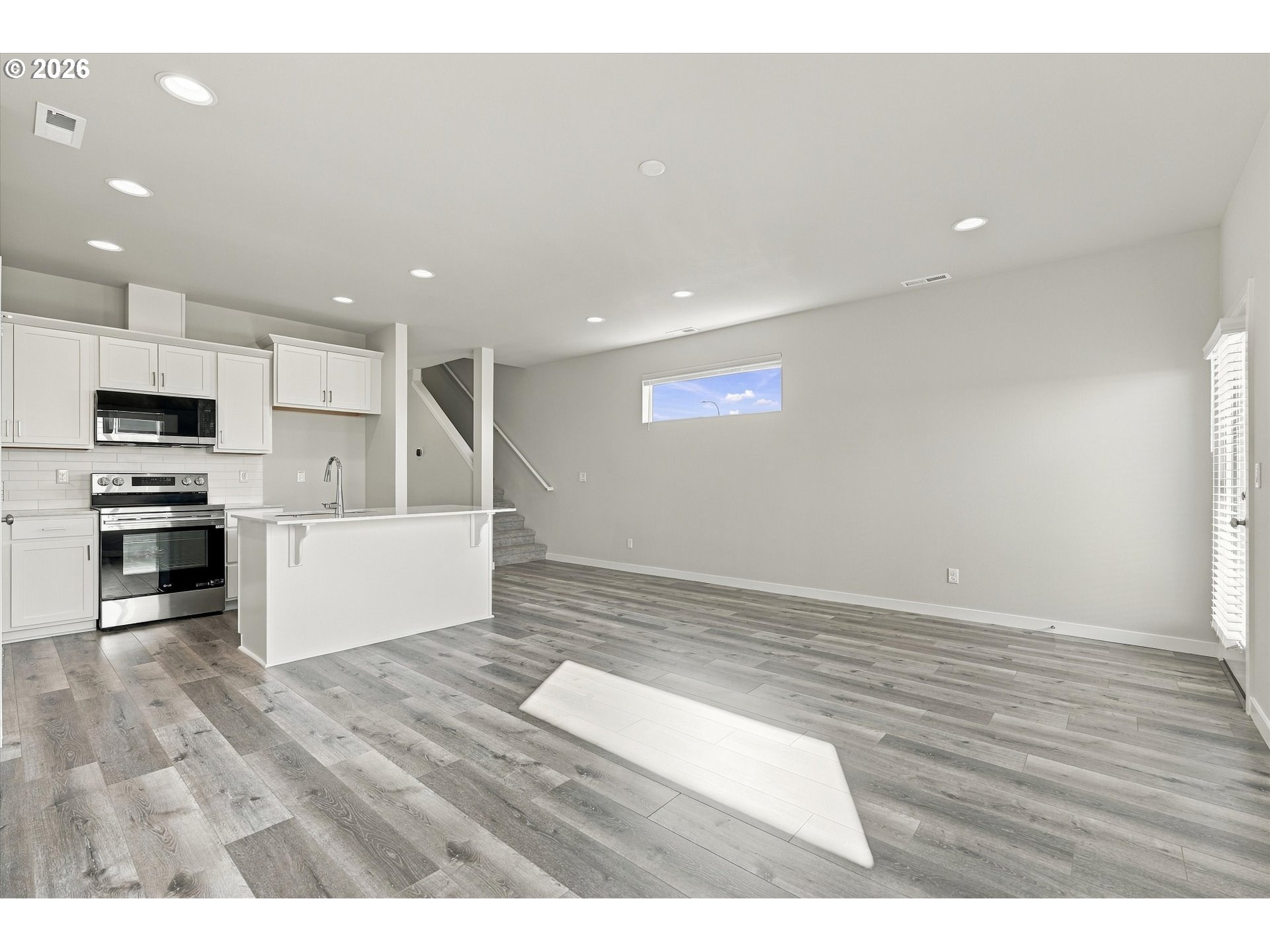 688 5th Property Photo 13