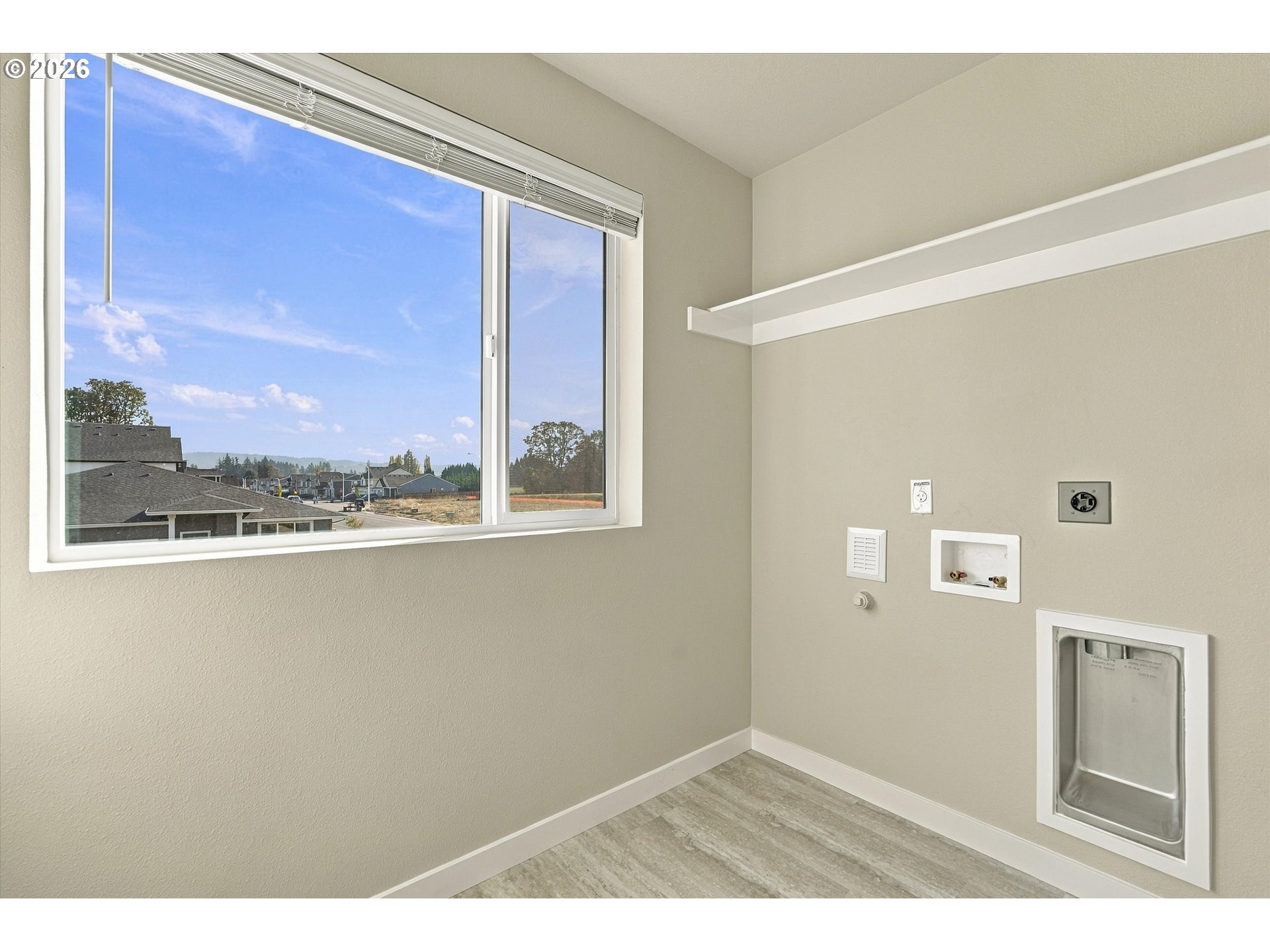688 5th Property Photo 17