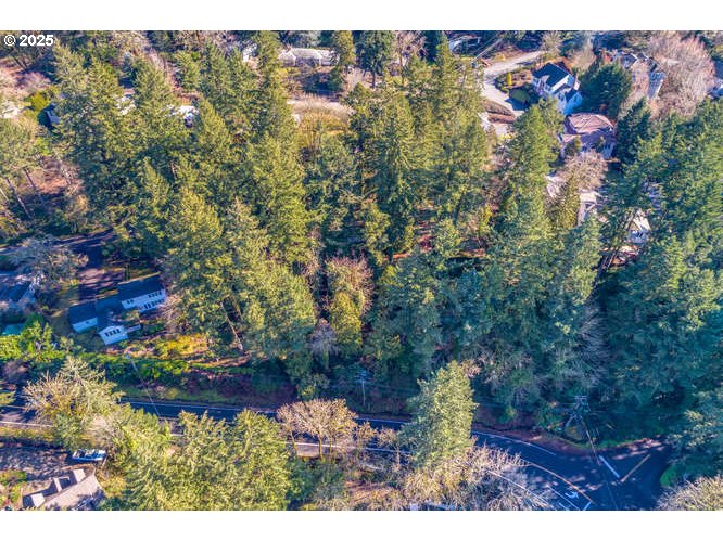 17035 Westview Dr Property Photo 2