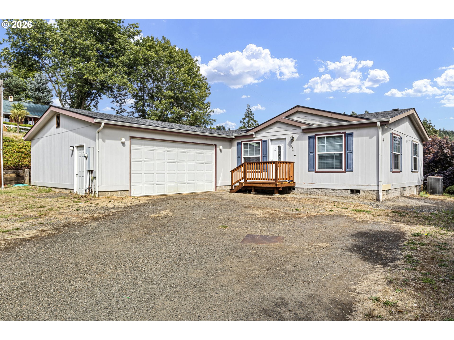 475 3rd St Property Photo 1