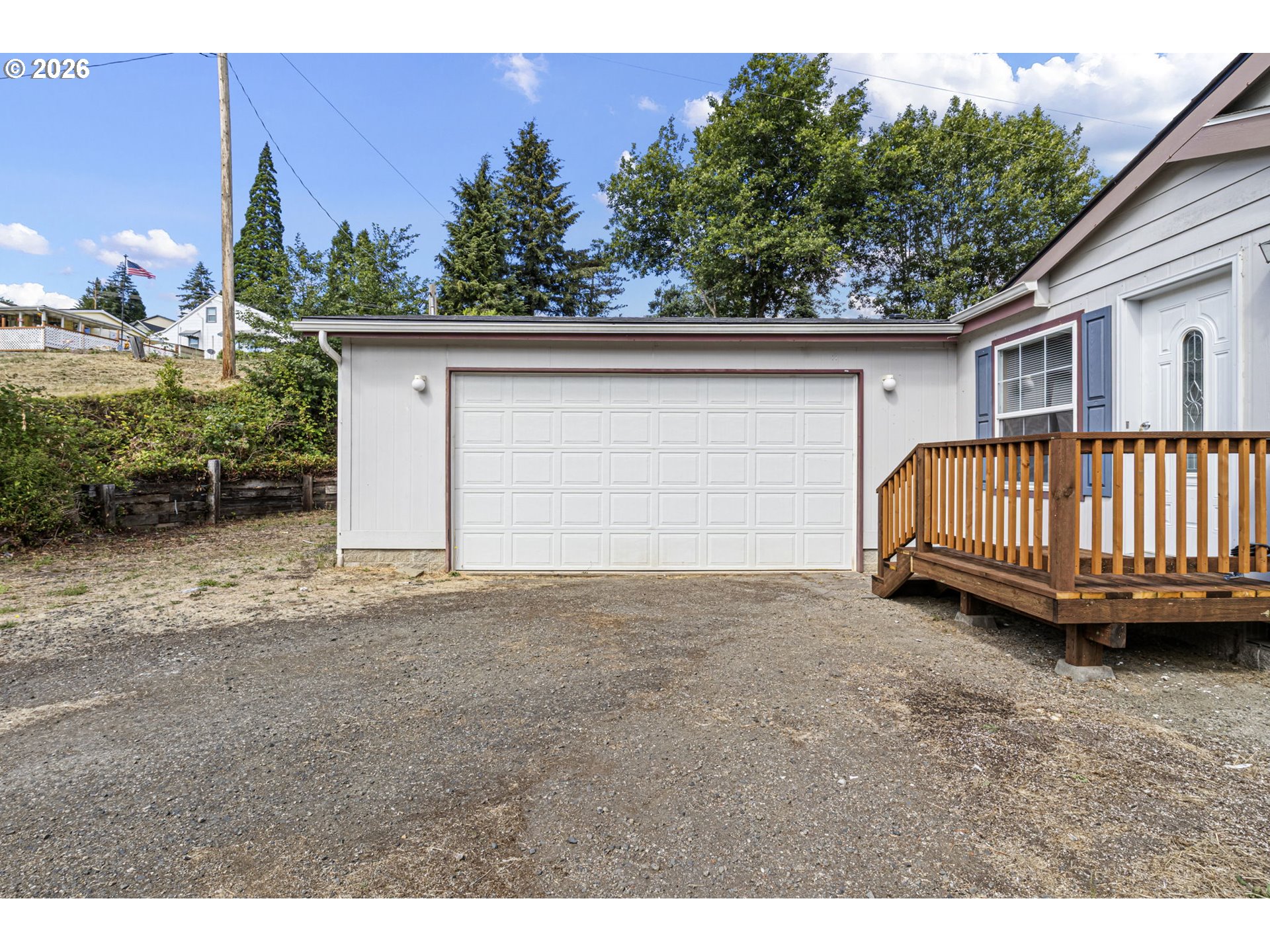 475 3rd St Property Photo 2