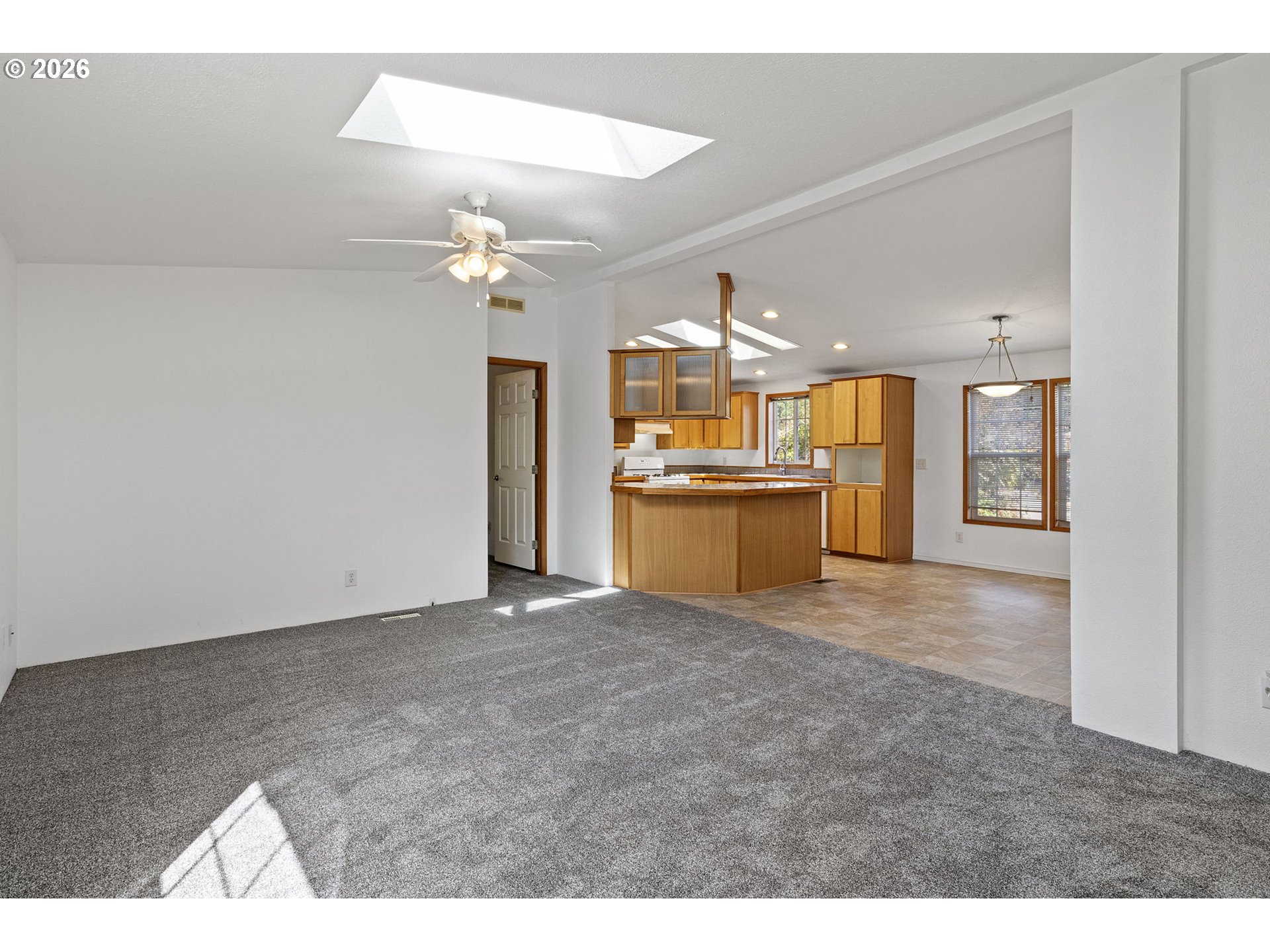 475 3rd St Property Photo 4