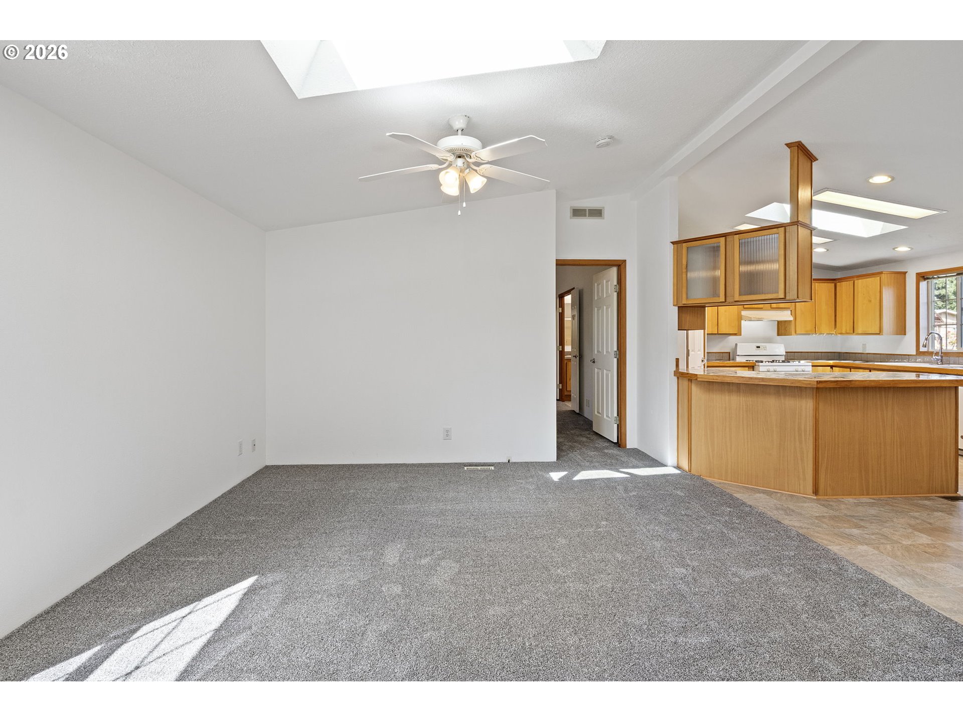 475 3rd St Property Photo 5