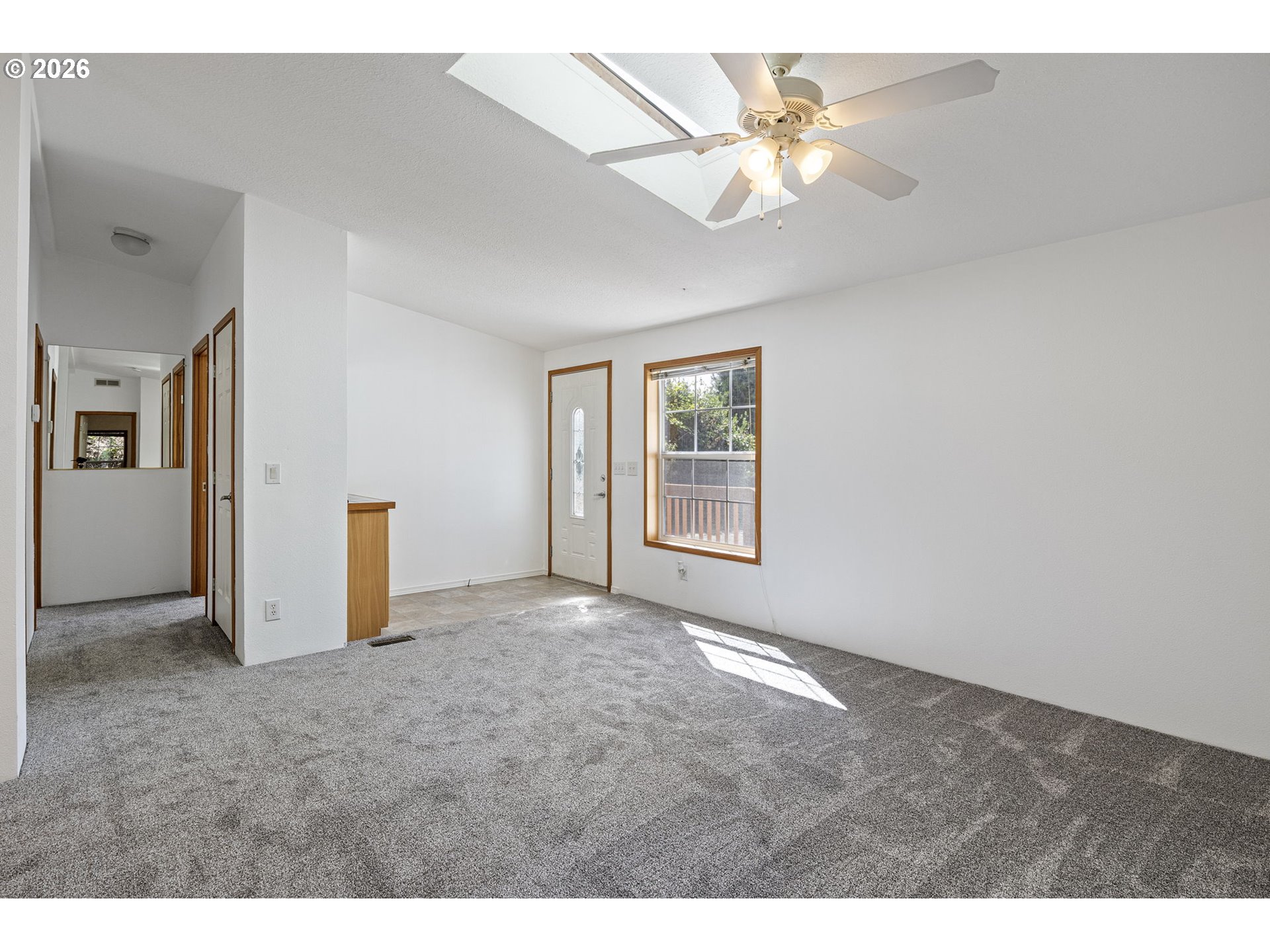 475 3rd St Property Photo 6