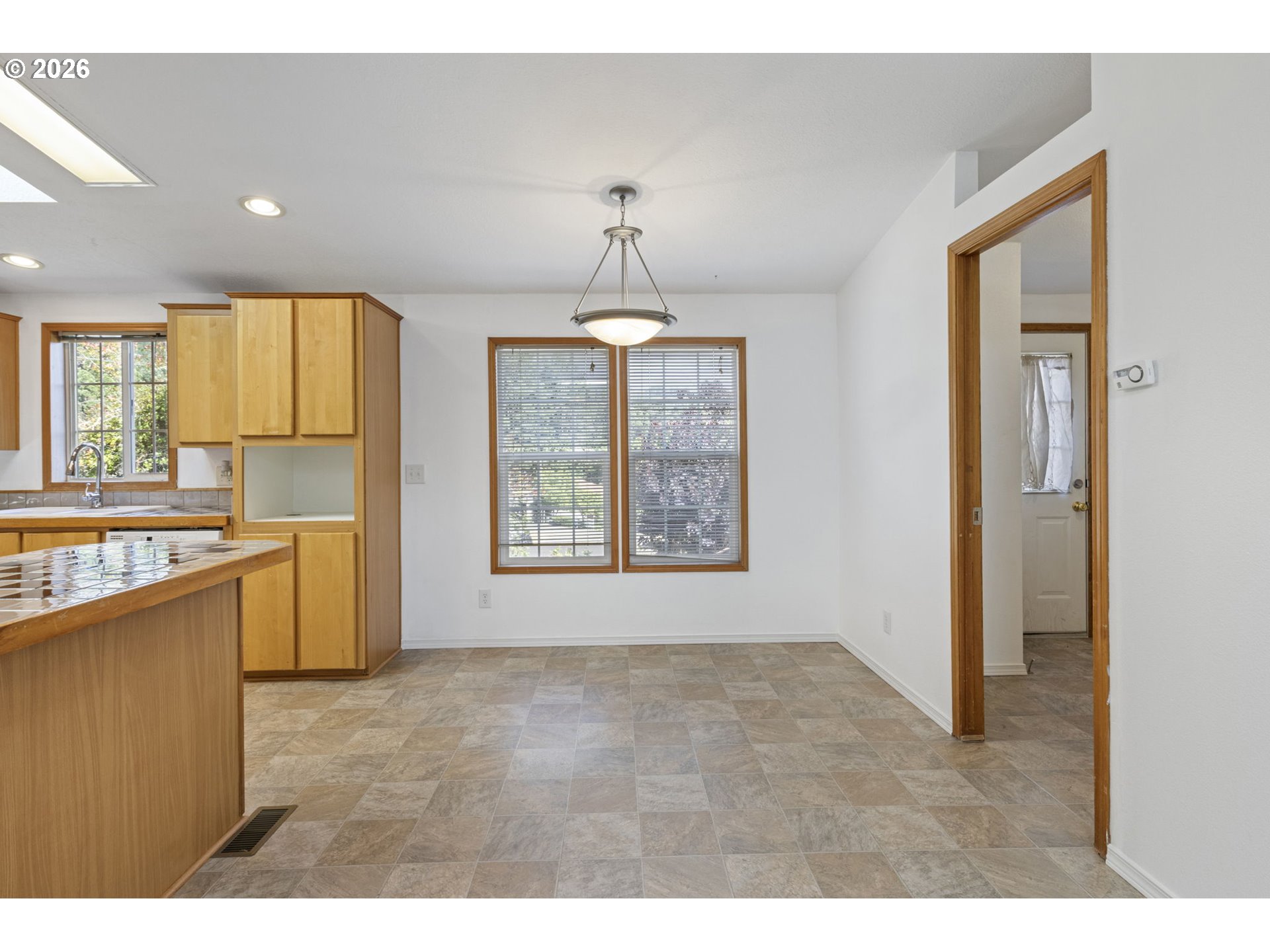 475 3rd St Property Photo 8