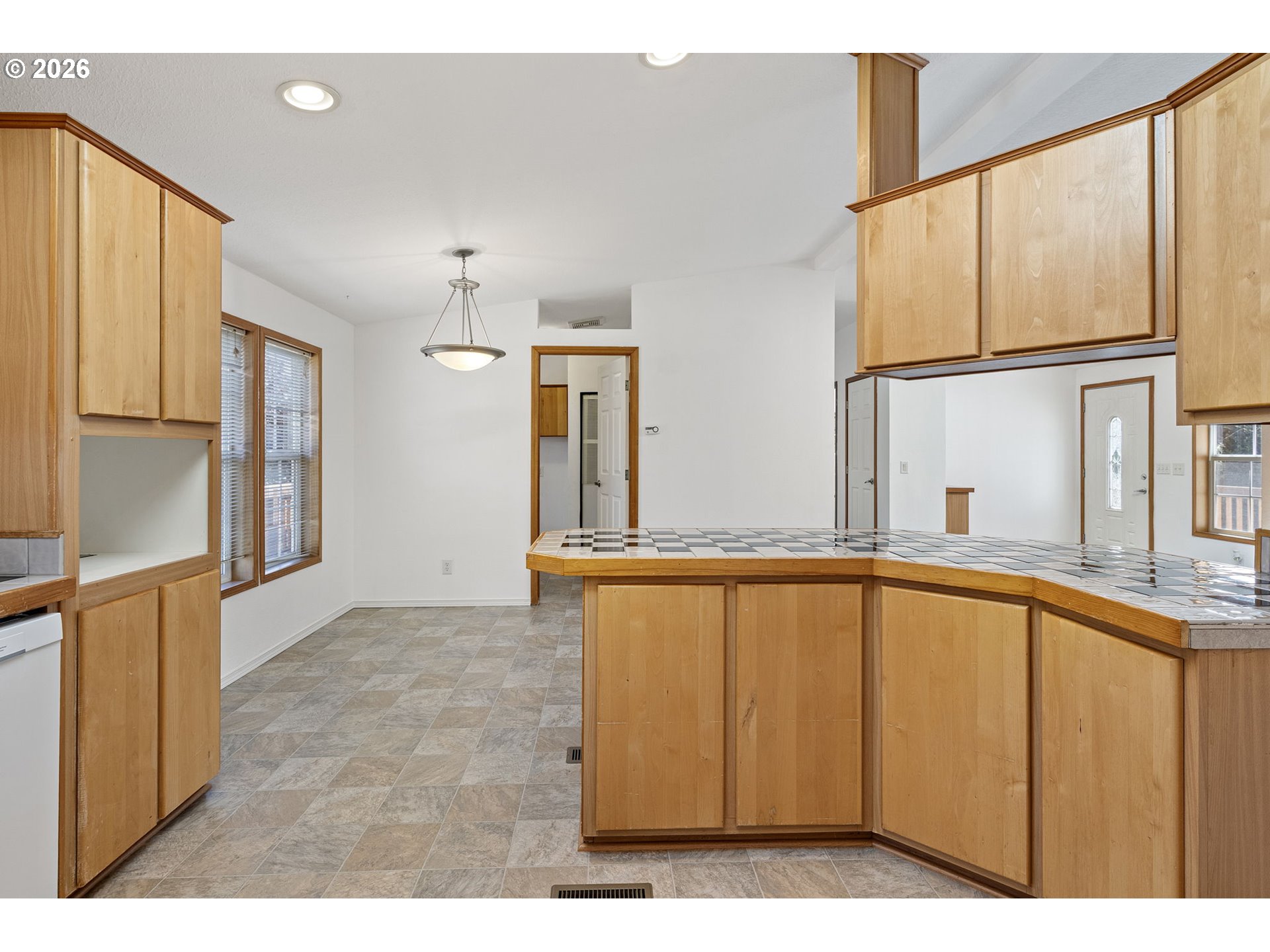 475 3rd St Property Photo 12