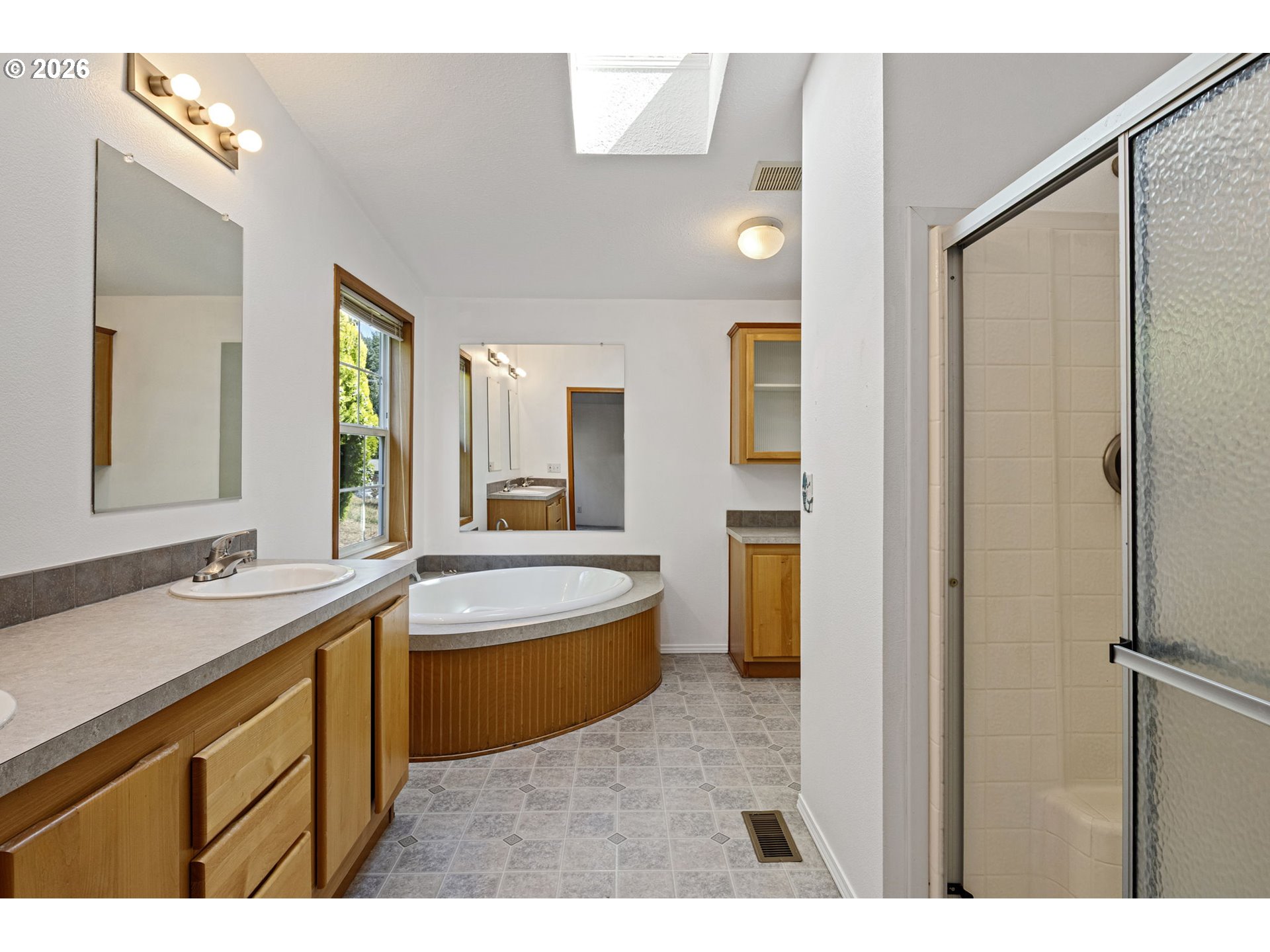 475 3rd St Property Photo 17
