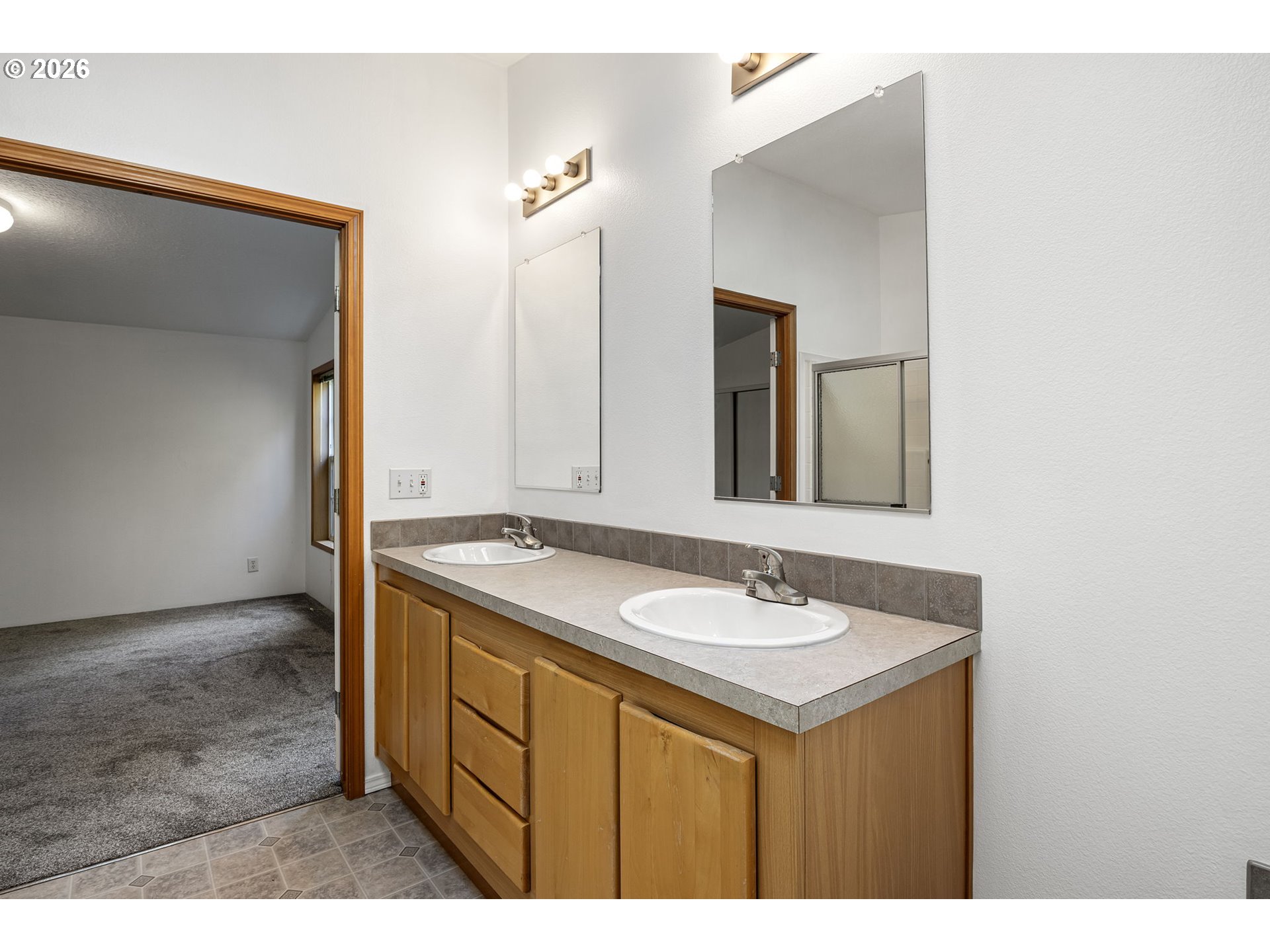 475 3rd St Property Photo 18