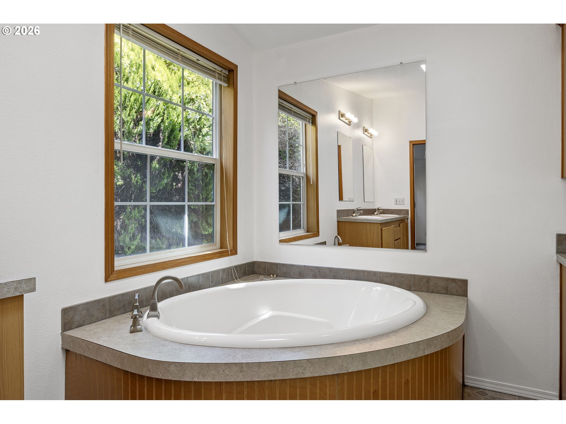475 3rd St Property Photo 19