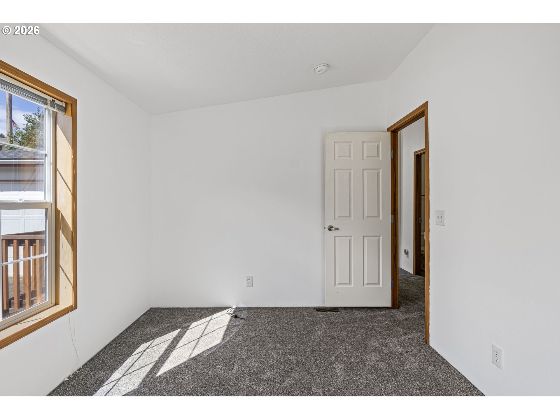 475 3rd St Property Photo 23