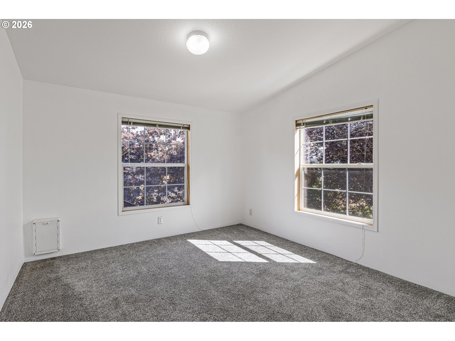 475 3rd St Property Photo 24
