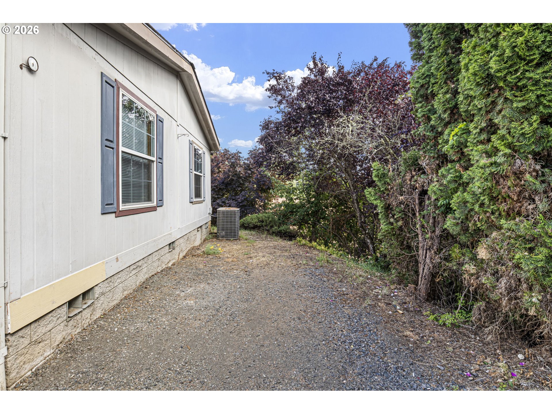 475 3rd St Property Photo 33