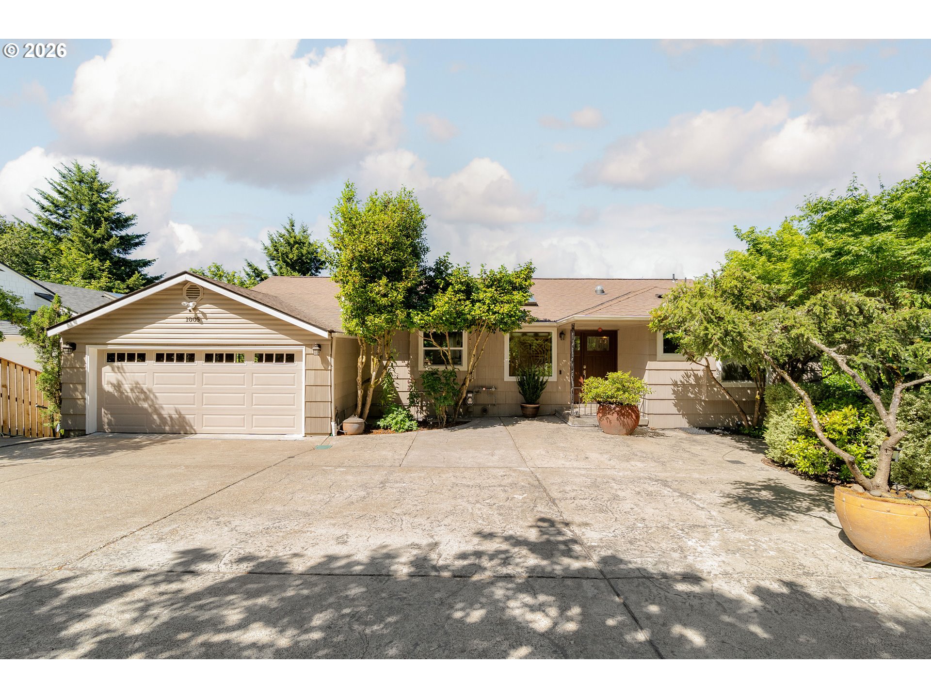 1005 S Shore Blvd Property Photo 1