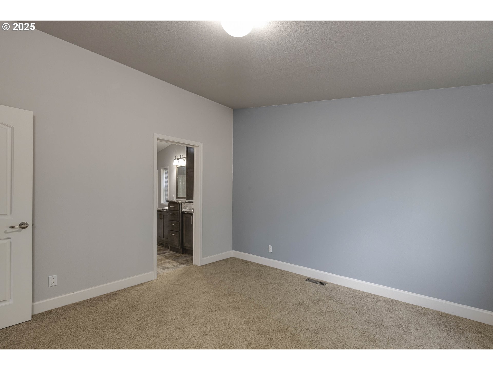 25110 Sw Red Prairie Rd Property Photo 13