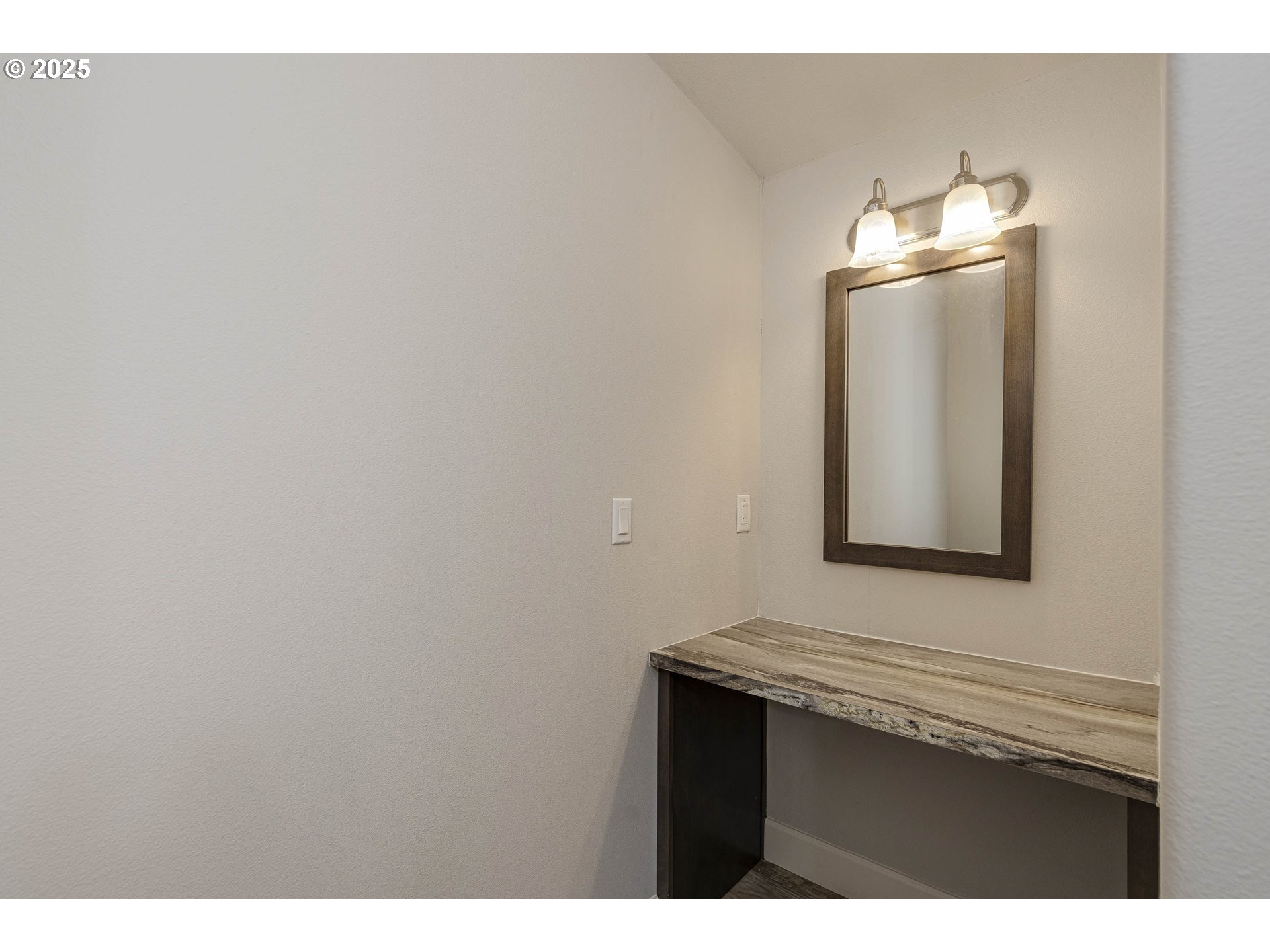 25110 Sw Red Prairie Rd Property Photo 15