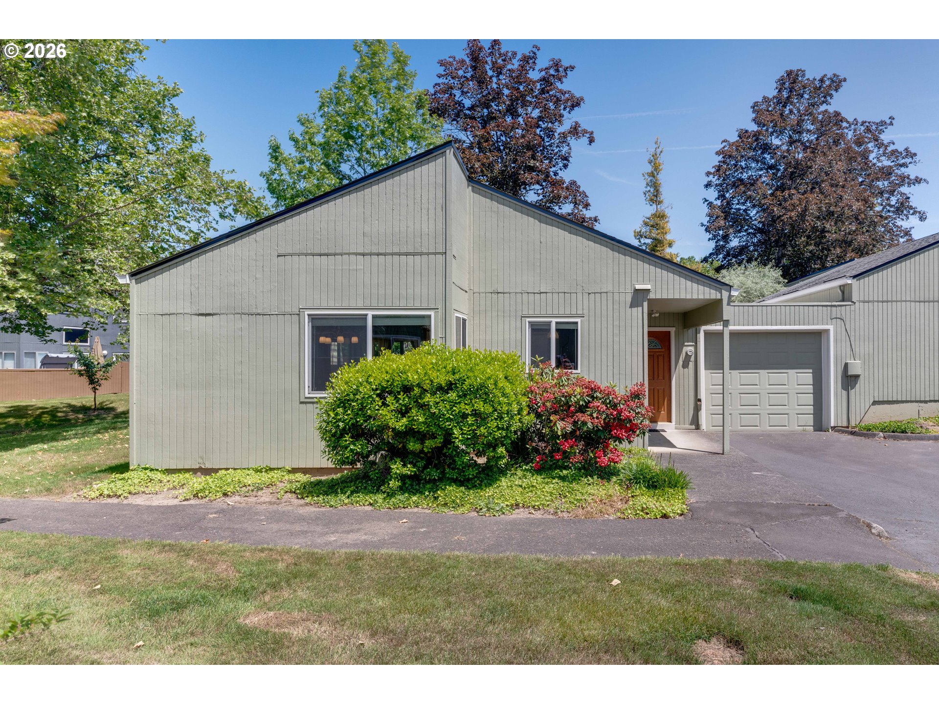 1648 Nw Rolling Hill Dr Property Photo 2