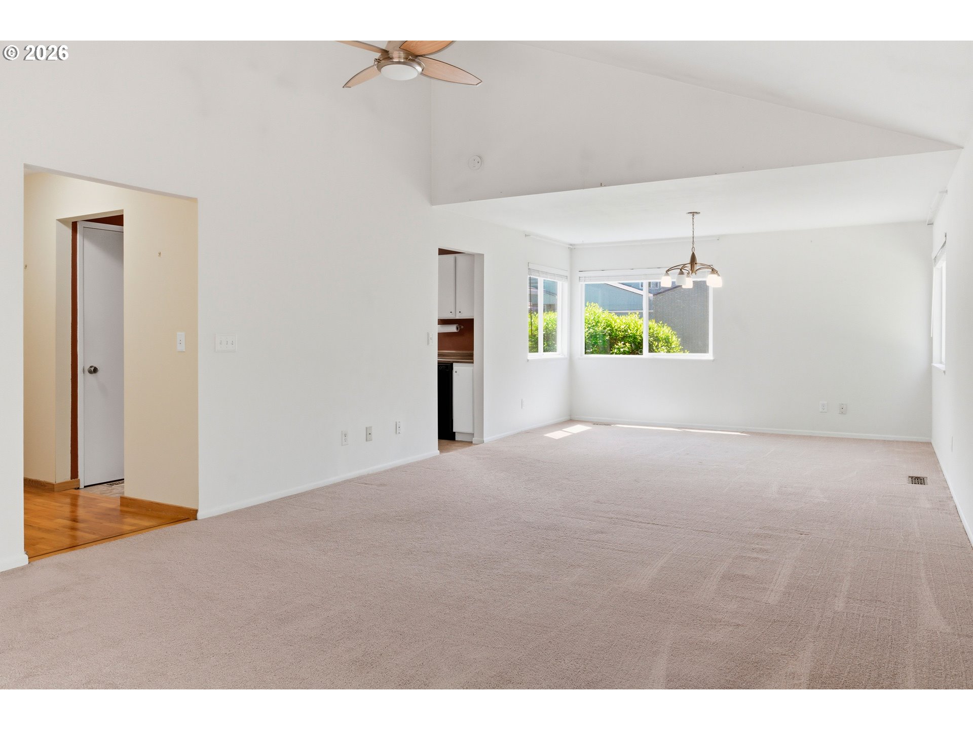 1648 Nw Rolling Hill Dr Property Photo 5