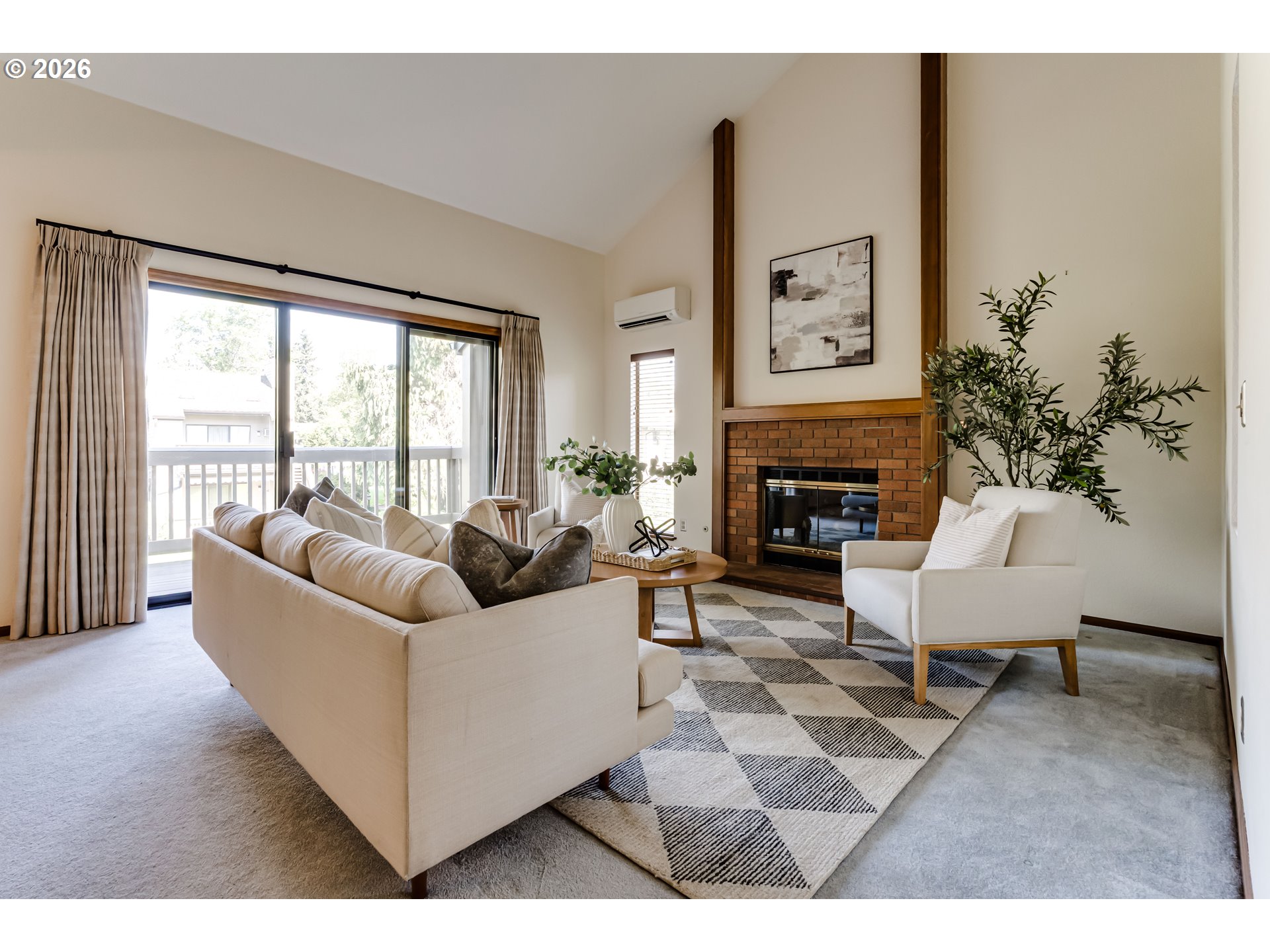 2185 Lake Isle Ct Property Photo 5