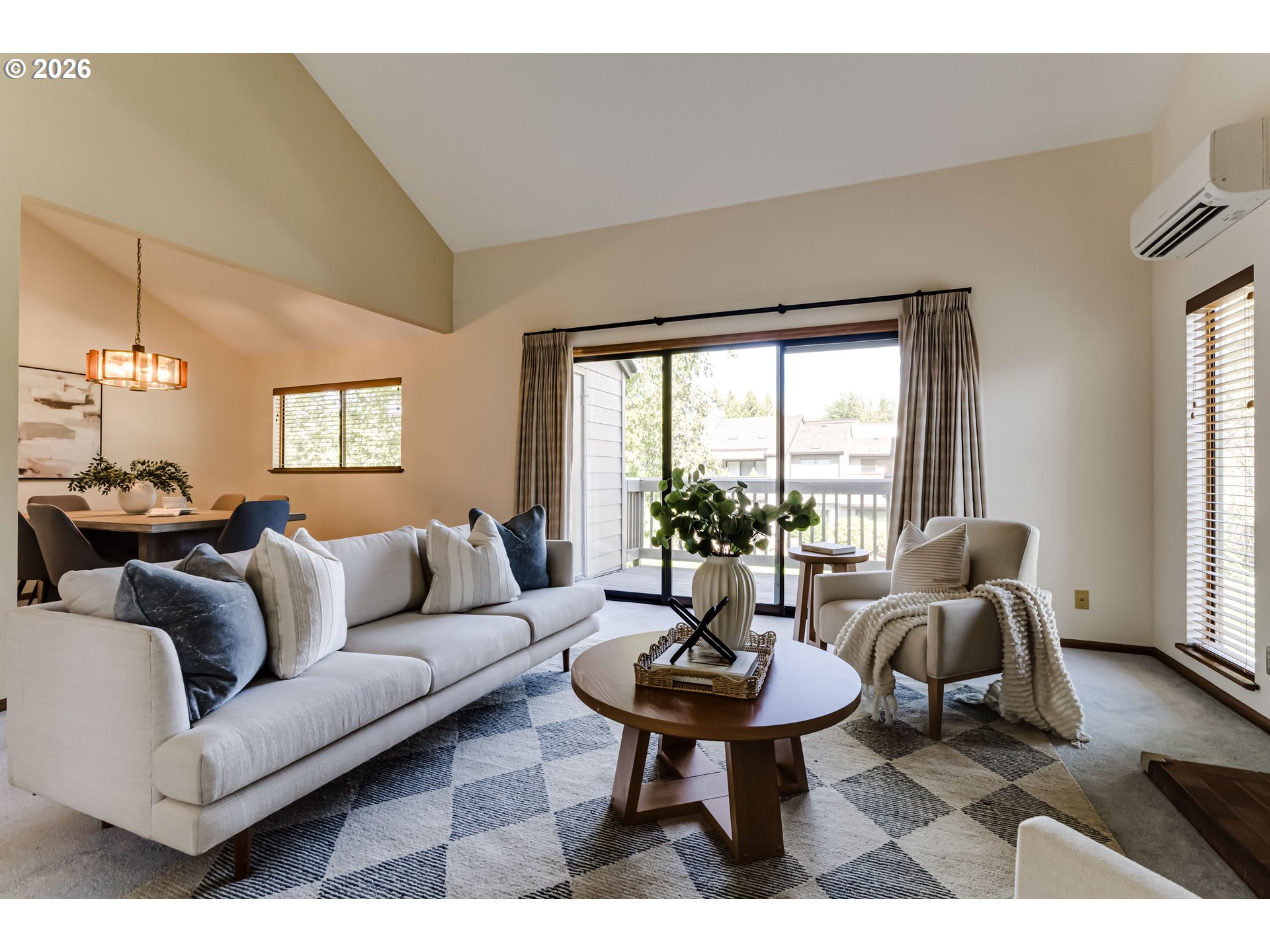 2185 Lake Isle Ct Property Photo 8