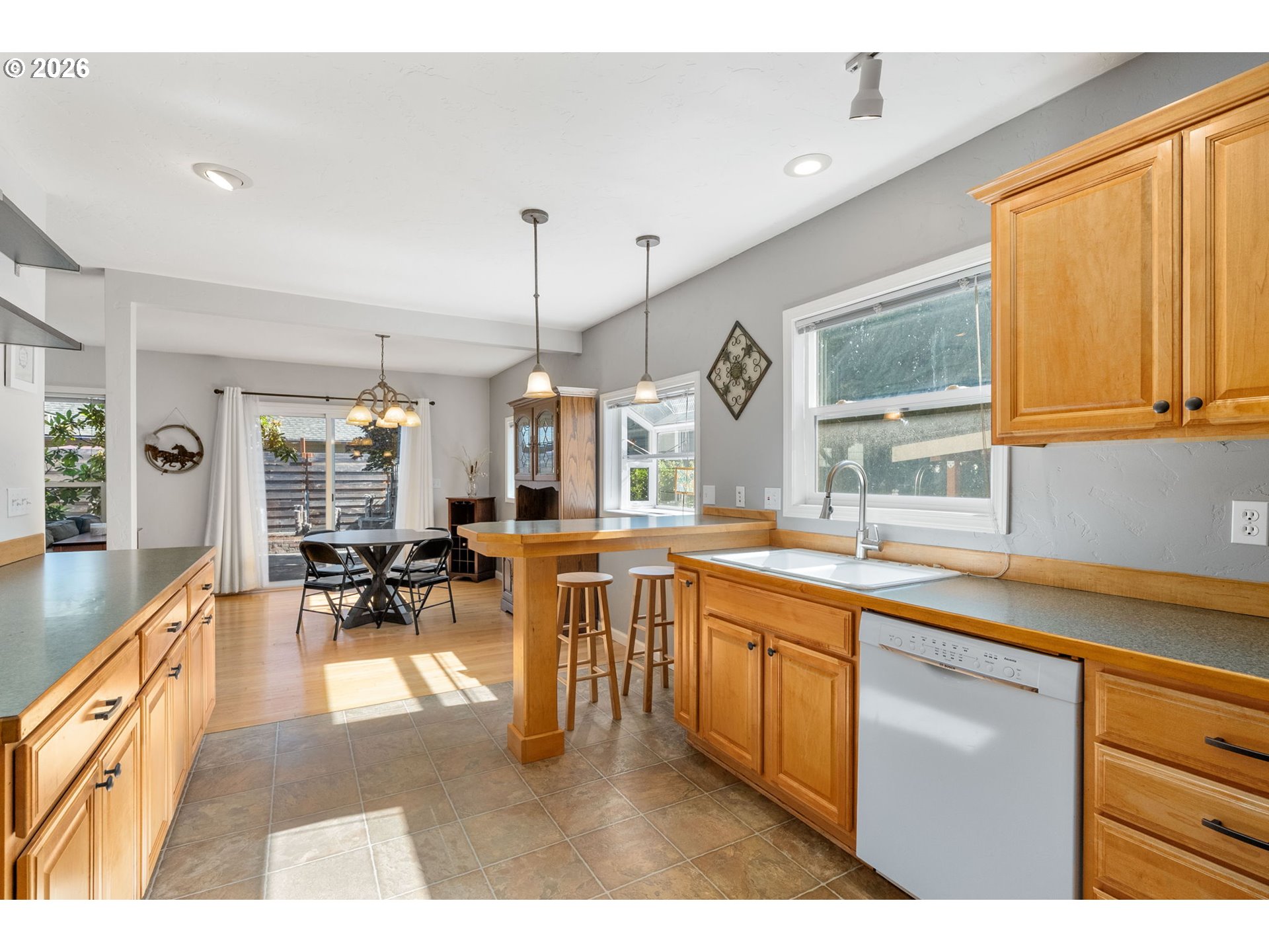 1612 Belmont Ave Property Photo 11
