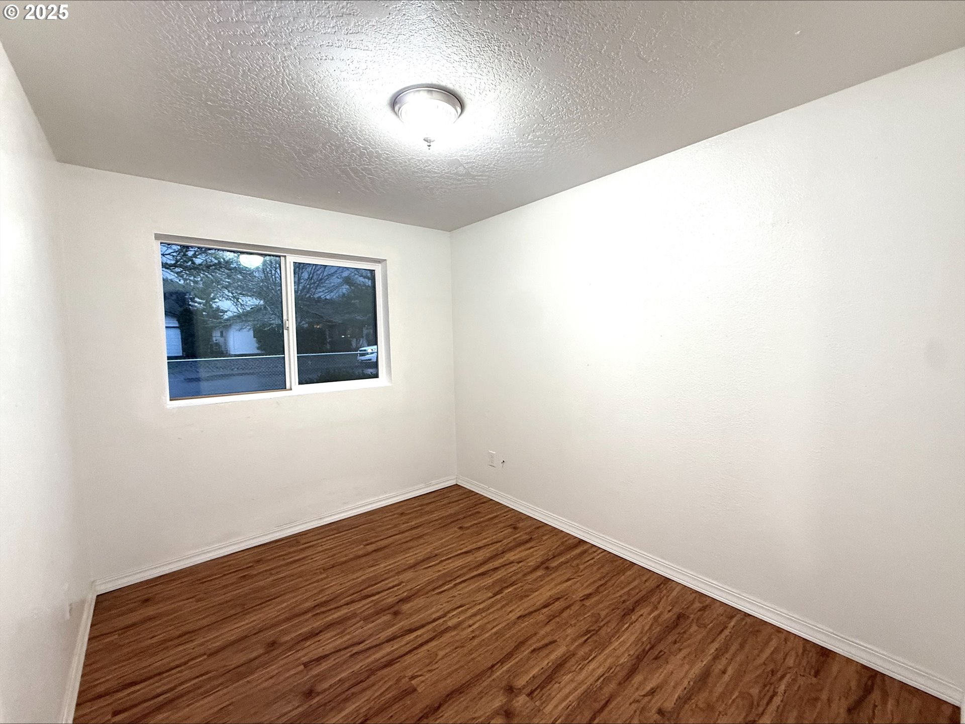454 Ne Elm St Property Photo 10