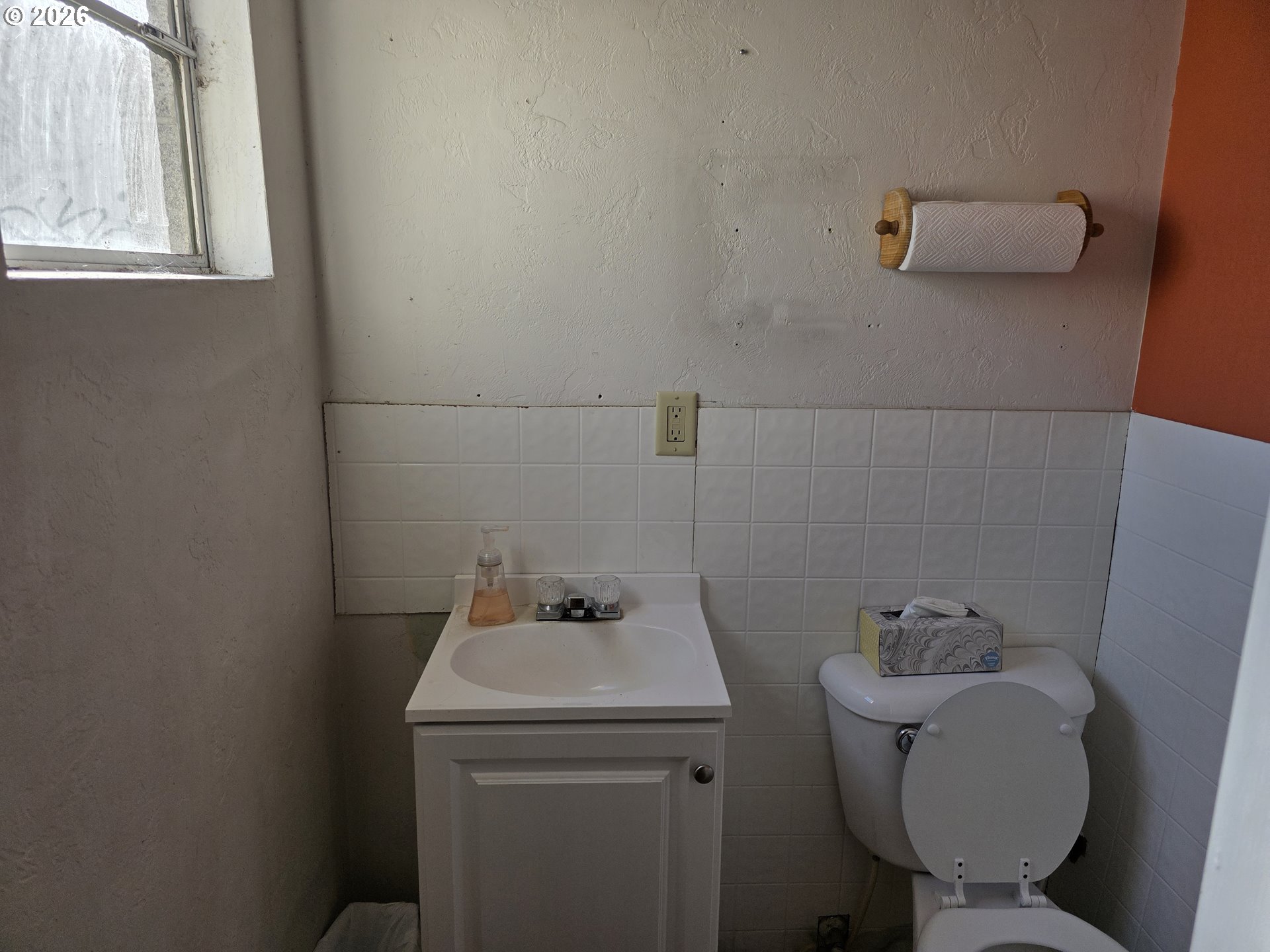 222 E Main St Property Photo 6